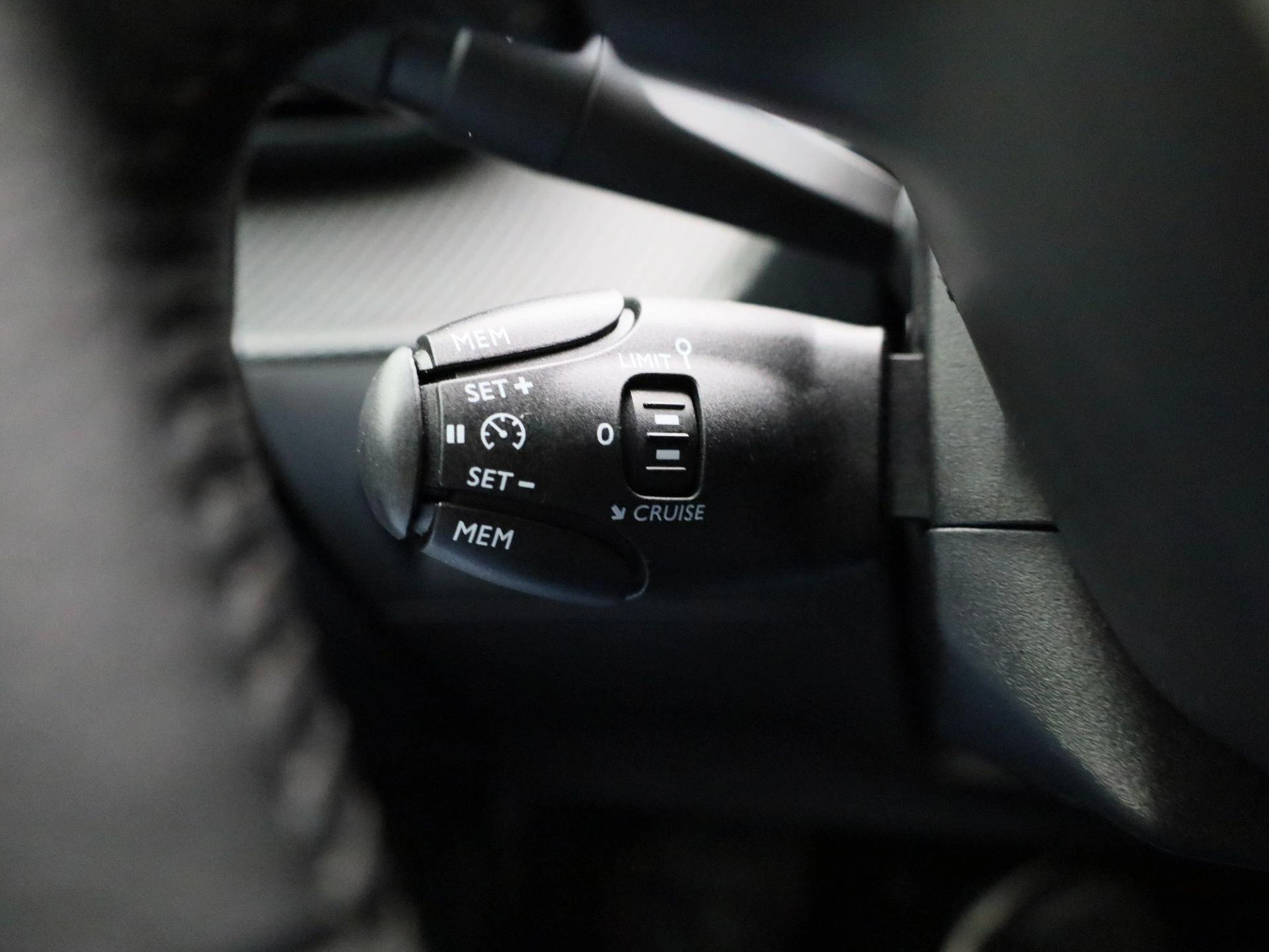 Peugeot-e-208-image-27