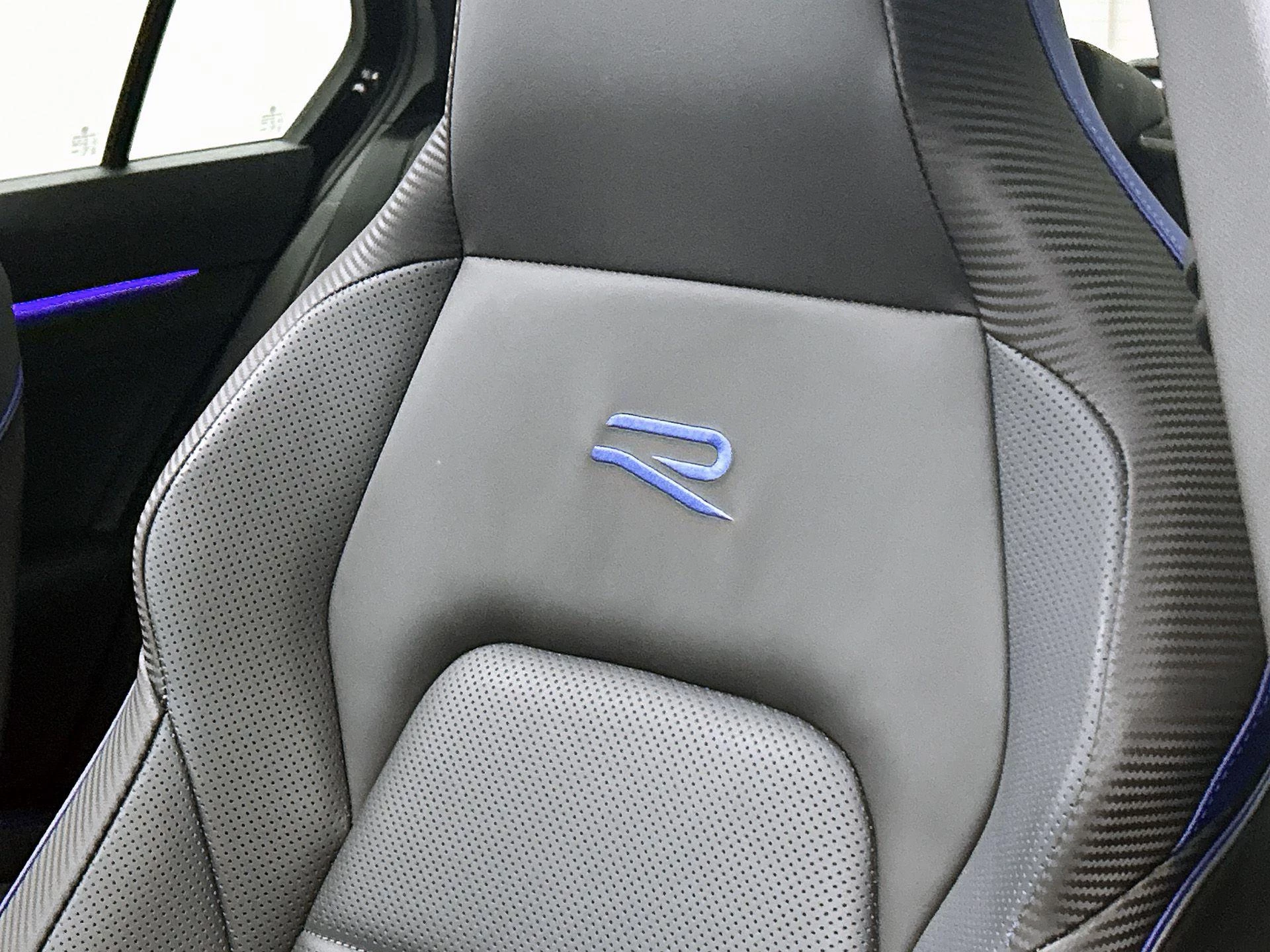 Volkswagen-Golf-image-11