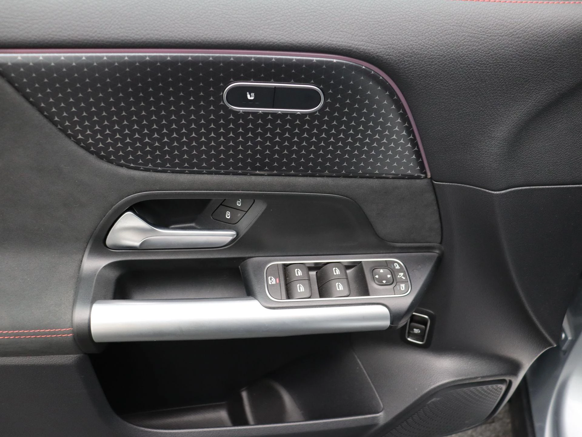 Mercedes-Benz-EQA-image-7