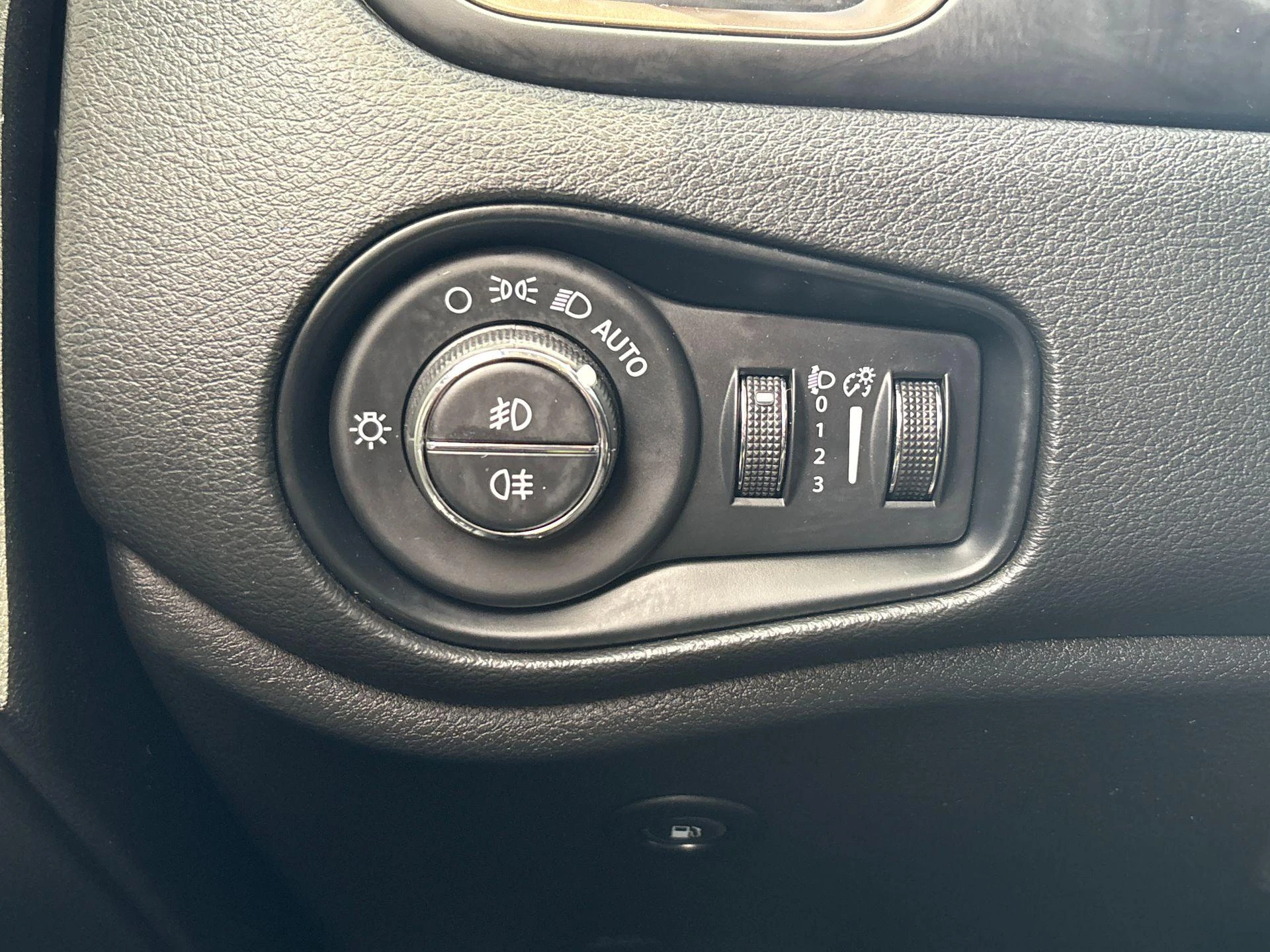 Jeep-Renegade-image-20