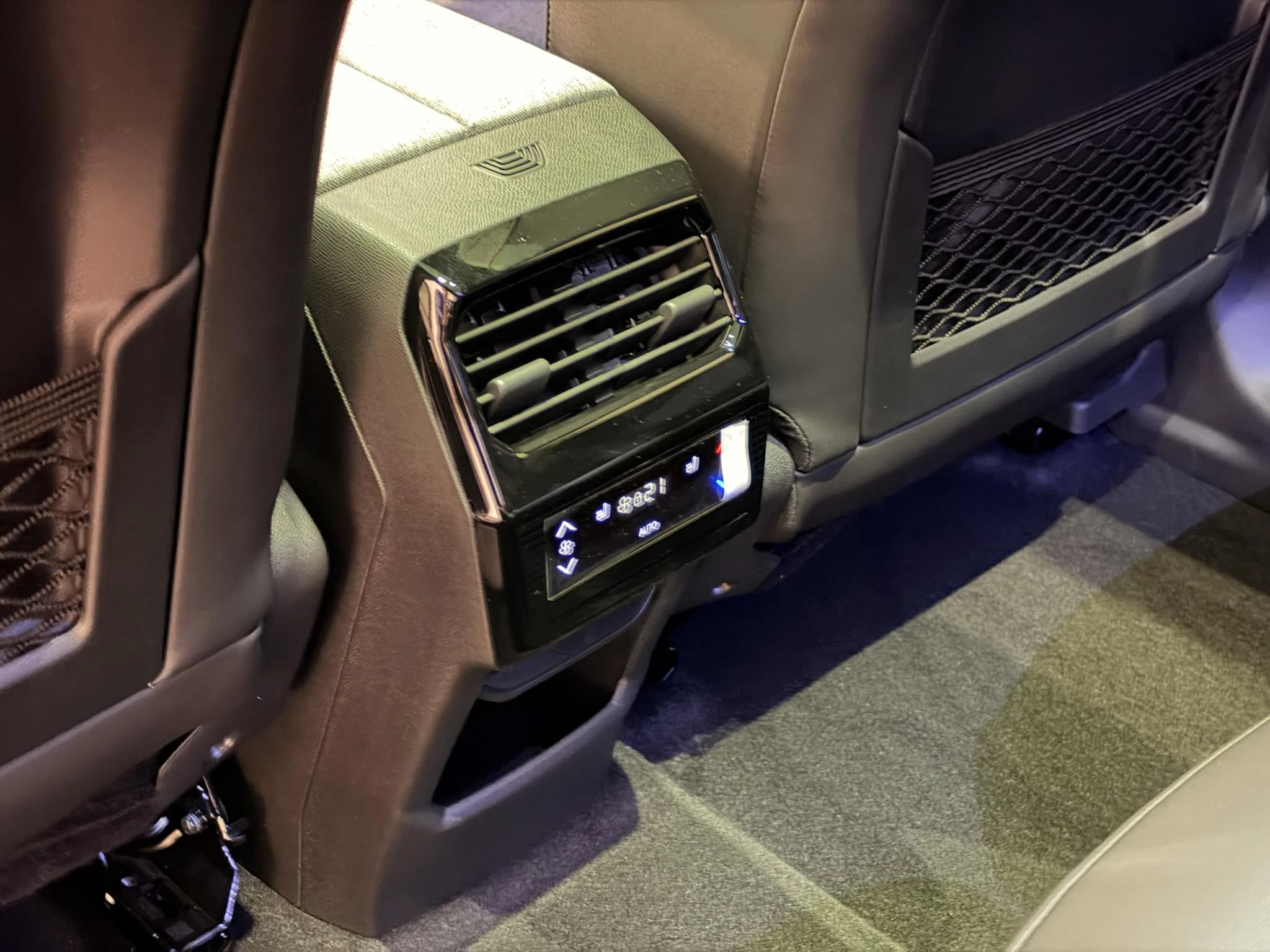 Peugeot-e-5008-image-12