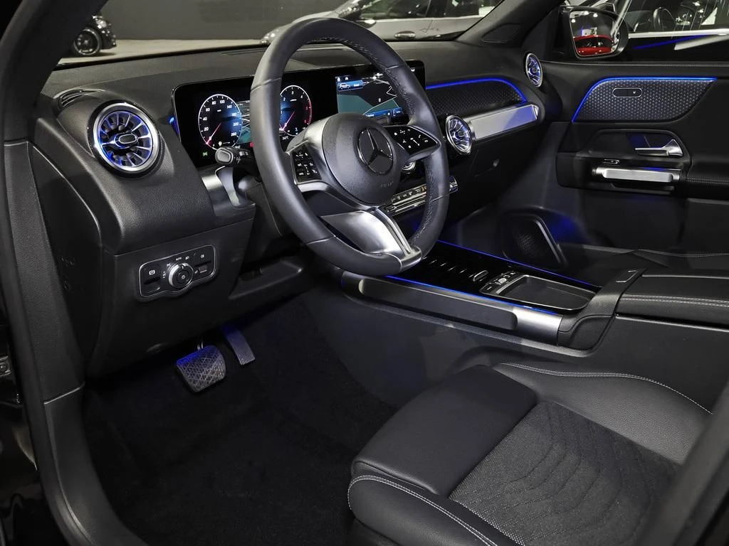 Mercedes-Benz-GLB 200 d-image-8