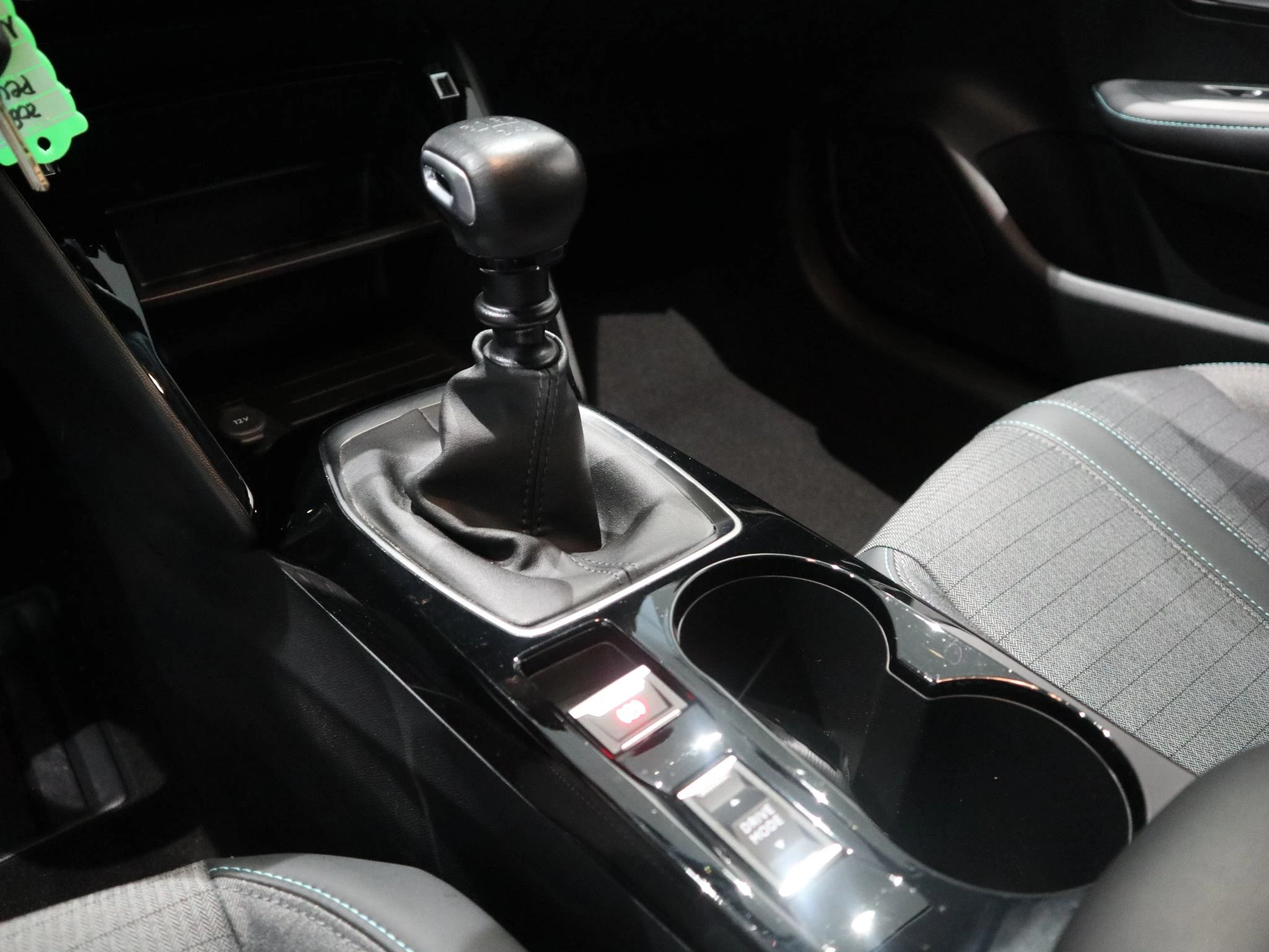 Peugeot-208-image-18