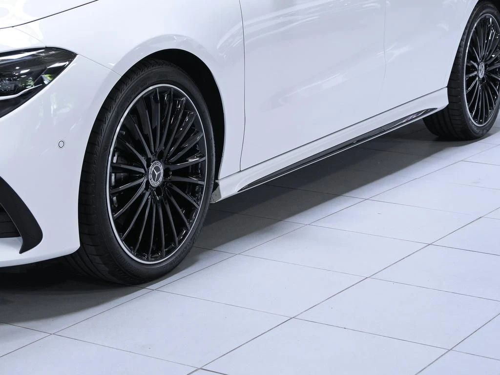 Mercedes-Benz-CLA 200-image-6