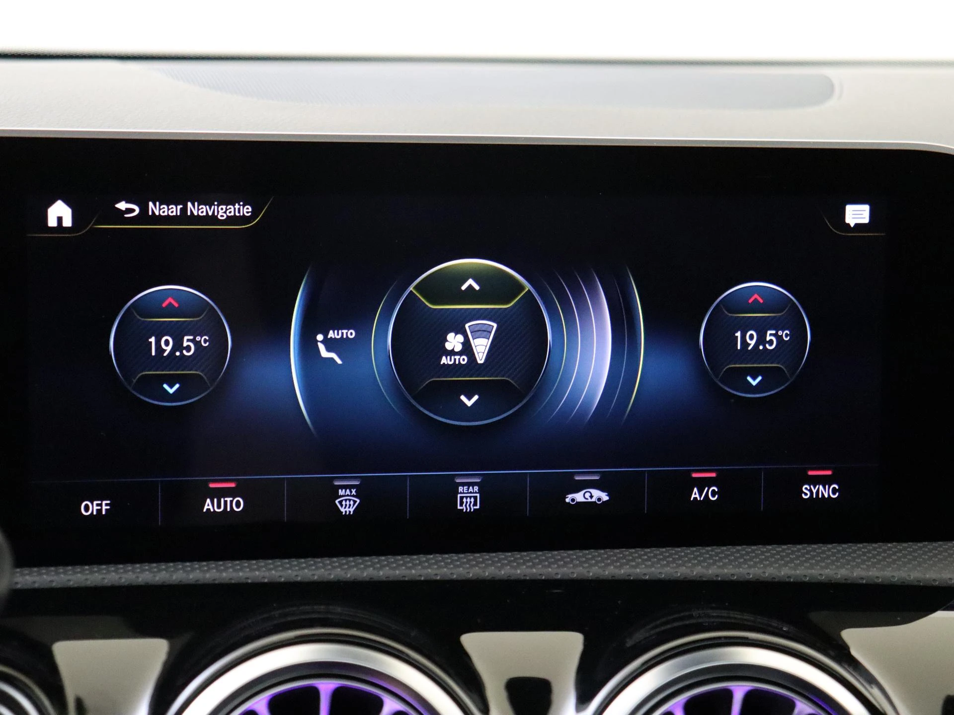 Mercedes-Benz-CLA-image-16