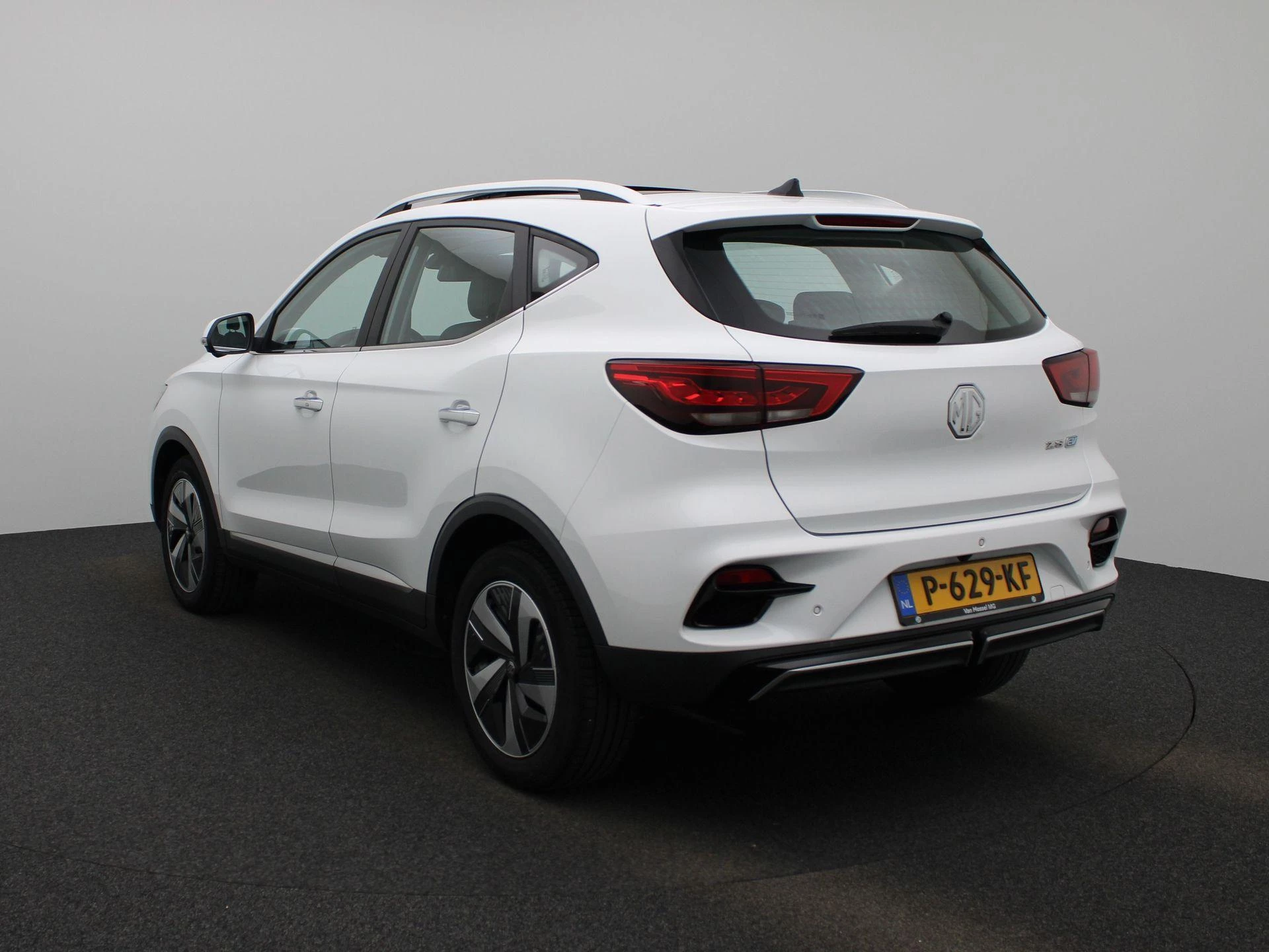 MG-ZS EV-image-1