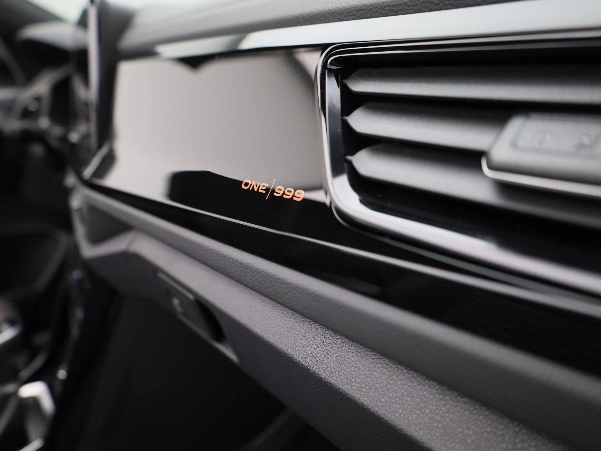 Volkswagen-T-Roc-image-36