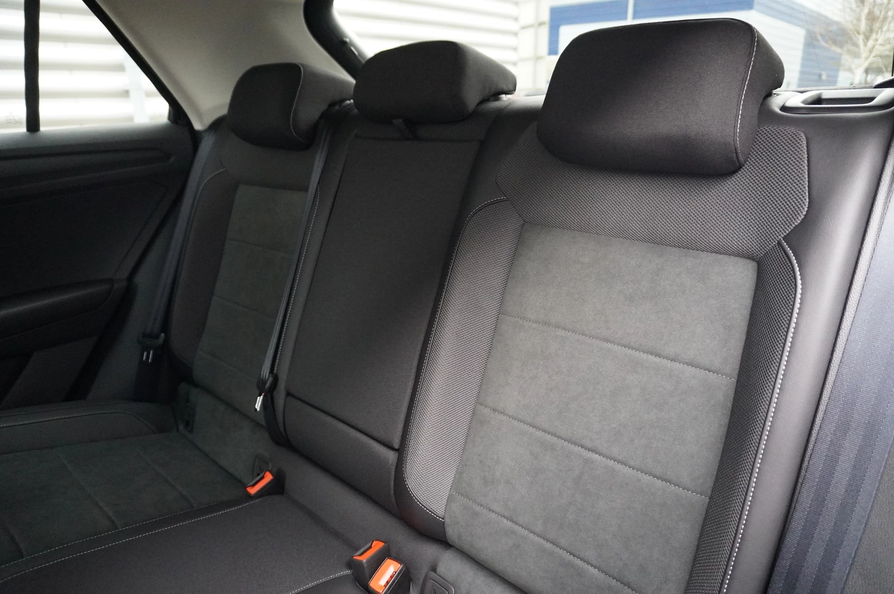 Volkswagen-T-Roc-image-40