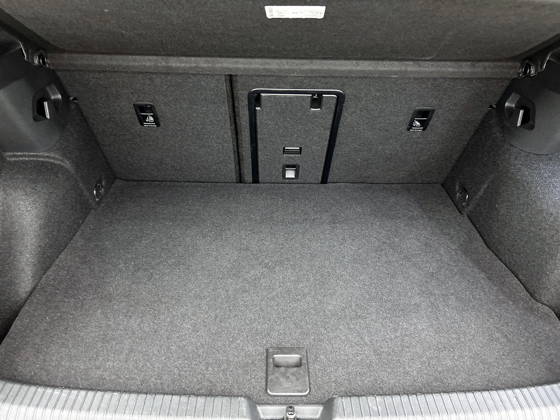 Volkswagen-Golf-image-27