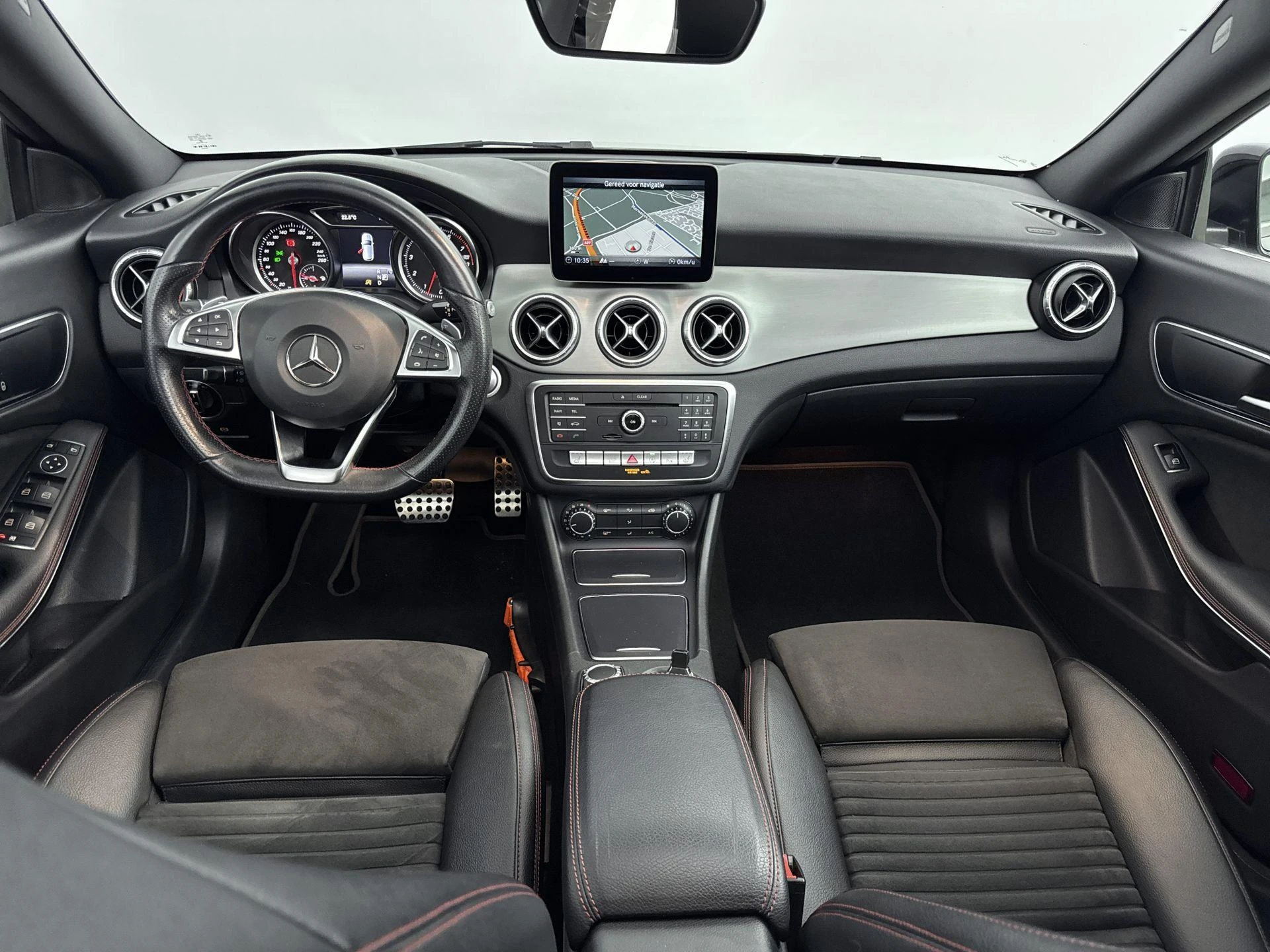 Mercedes-Benz-CLA-image-17