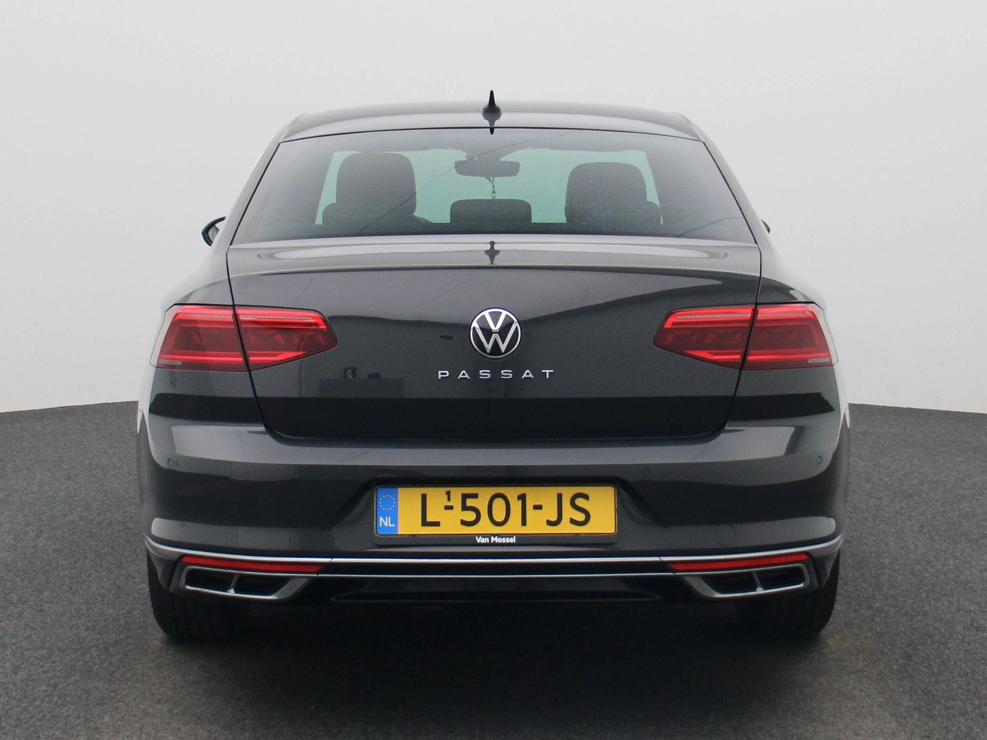 Volkswagen Passat 1.5 TSI R-Line Business +