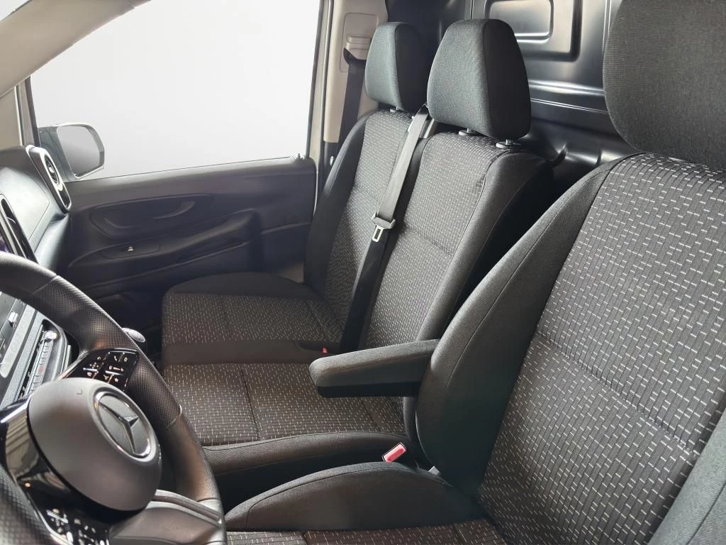 Mercedes-Benz-Vito-image-18