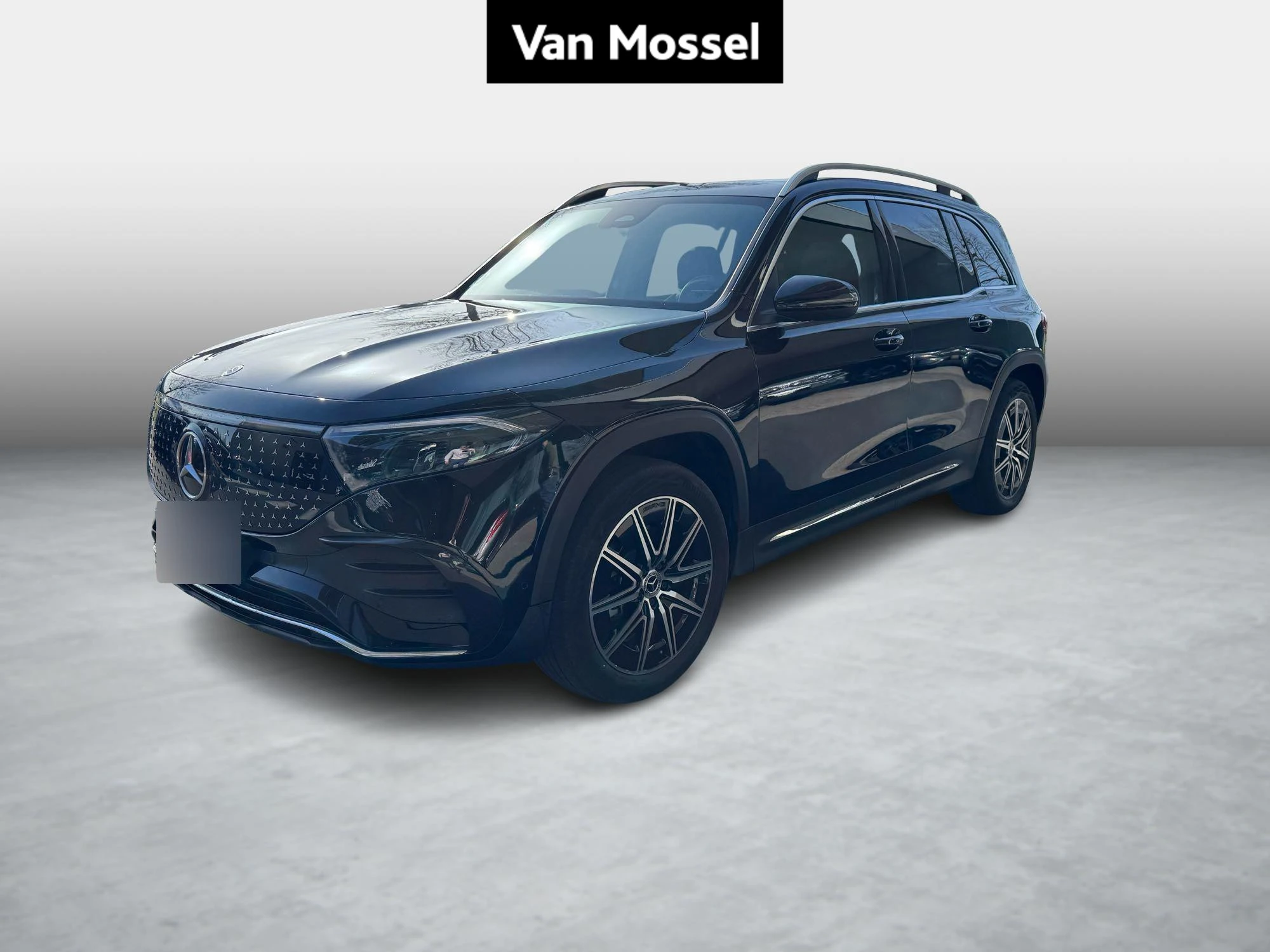 Mercedes-Benz-EQB-image-0