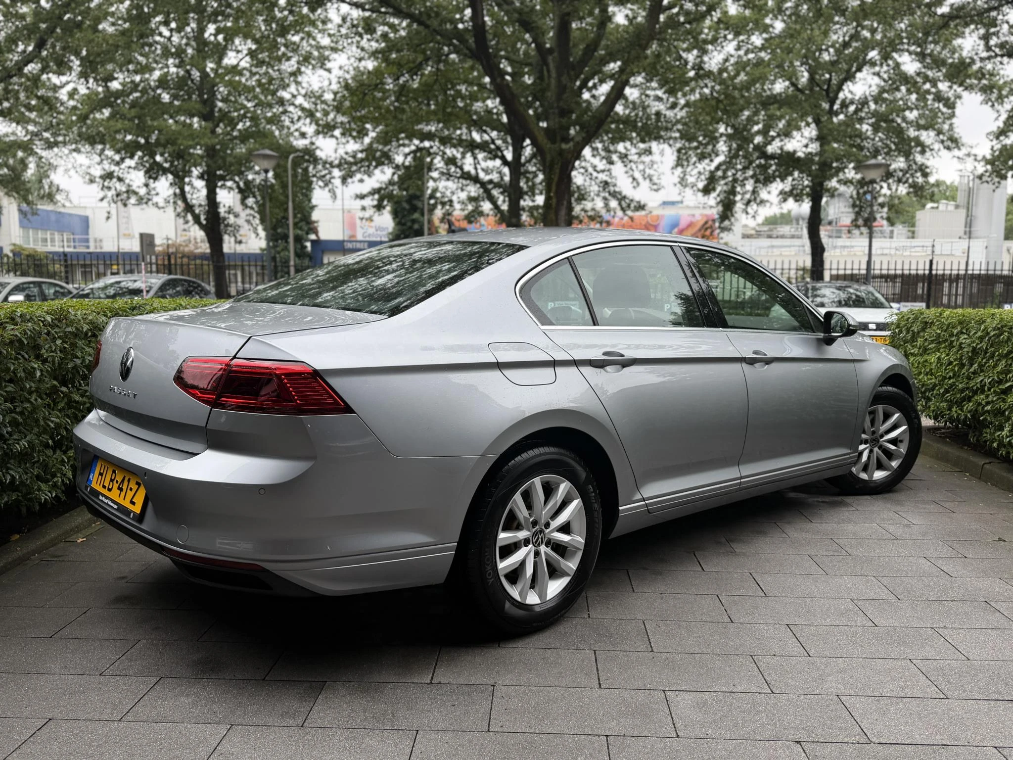 Volkswagen-Passat-image-1