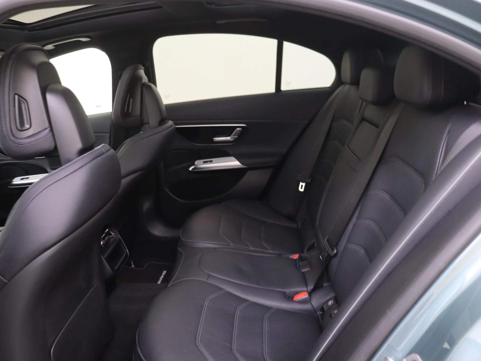 Mercedes-Benz-E-Klasse-image-11