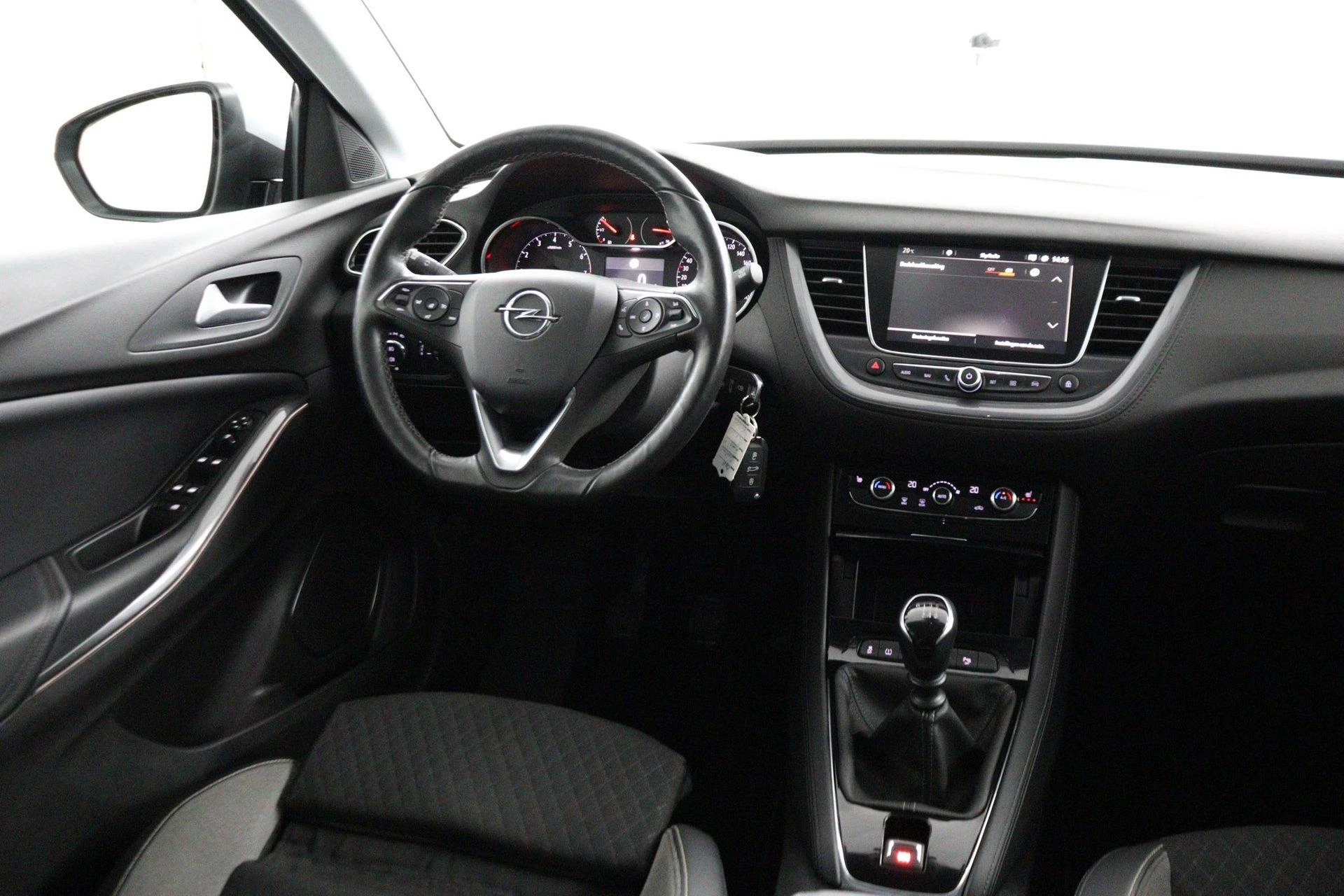 Opel-Grandland X-image-57