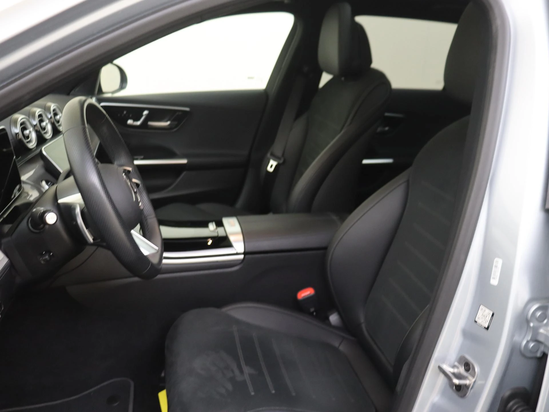 Mercedes-Benz-C-Klasse-image-10