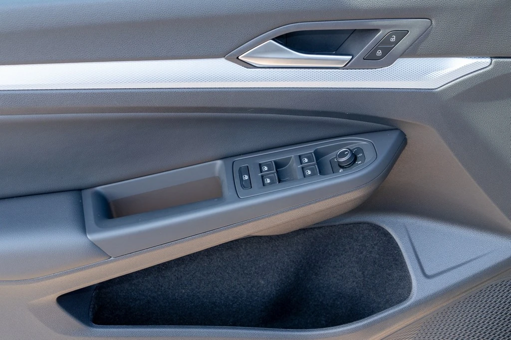 Volkswagen-Golf-image-17