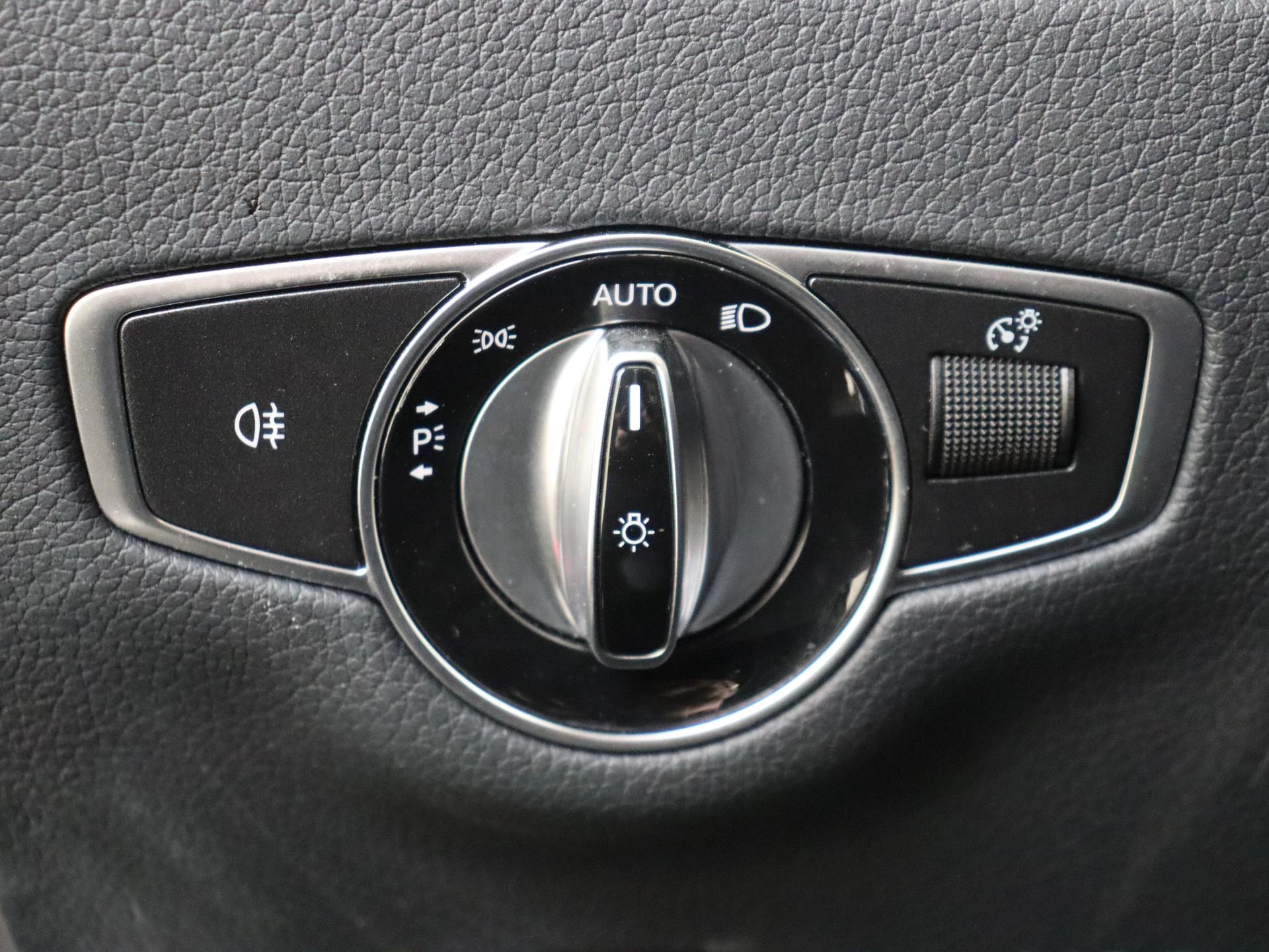 Mercedes-Benz-E-Klasse-image-23