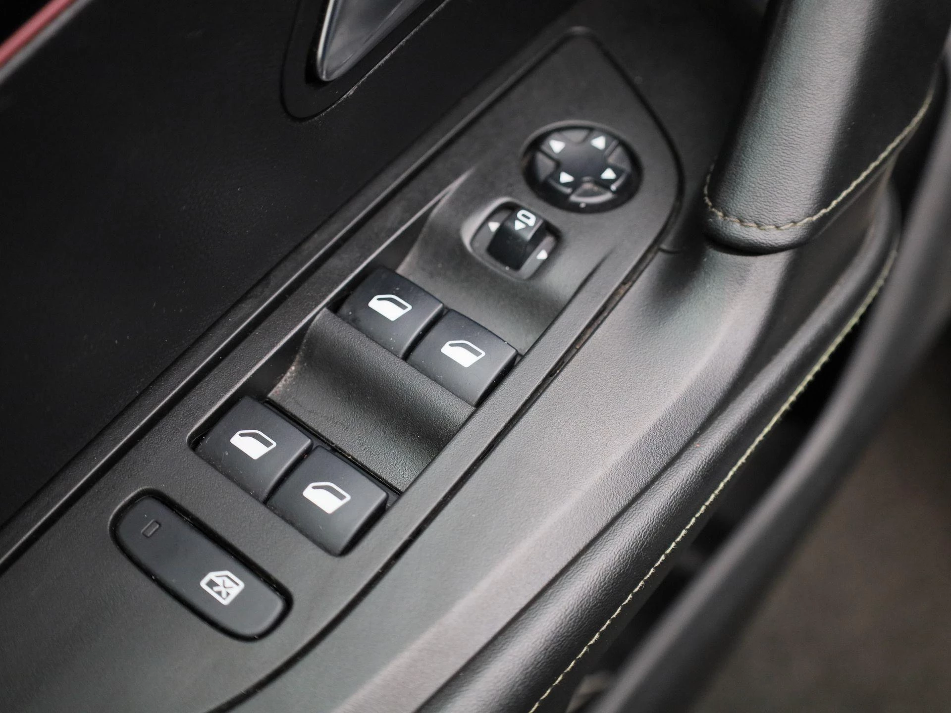 Peugeot e-2008 EV GT 50 kWh