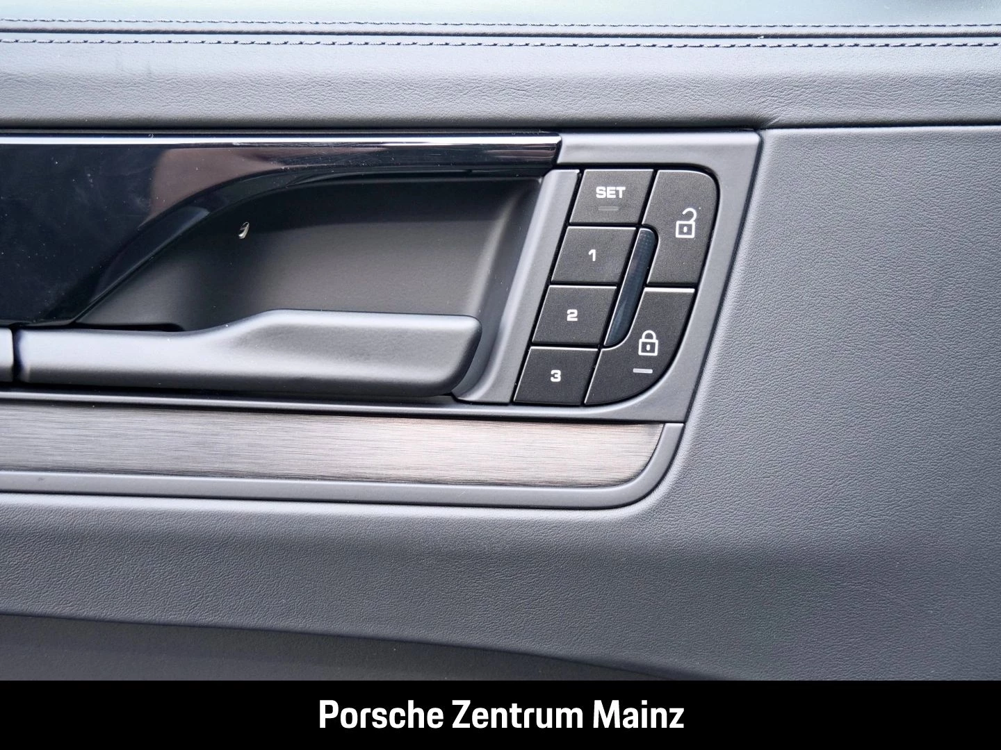 Porsche Cayenne GTS Coupe Burmester HA-Lenkung InnoDrive gts