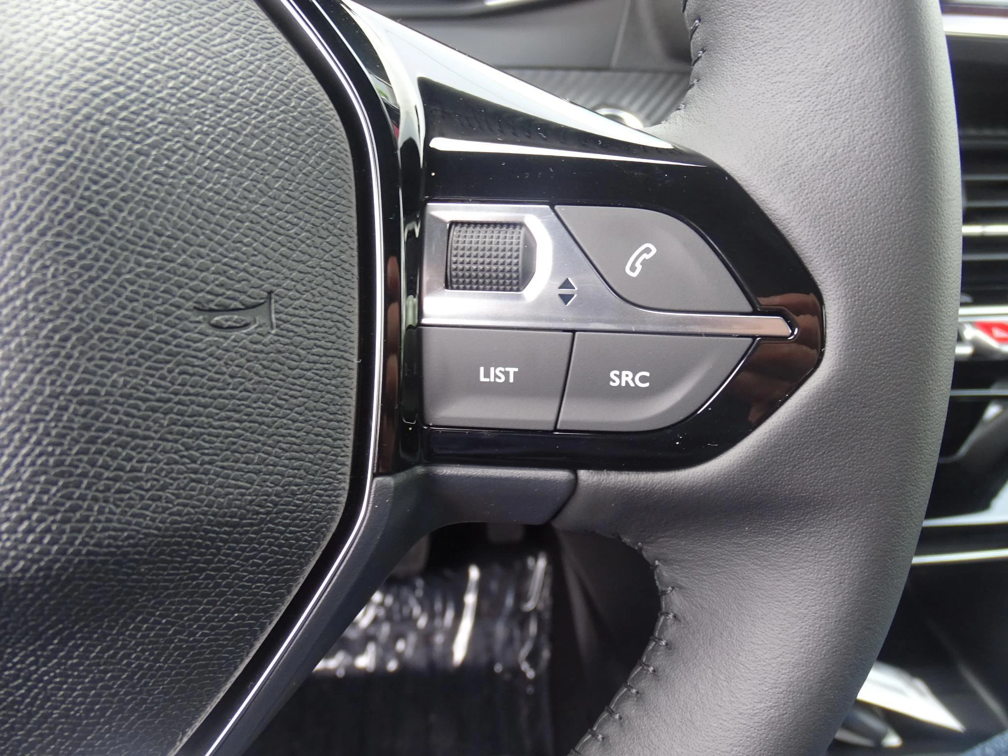 Peugeot-2008-image-17