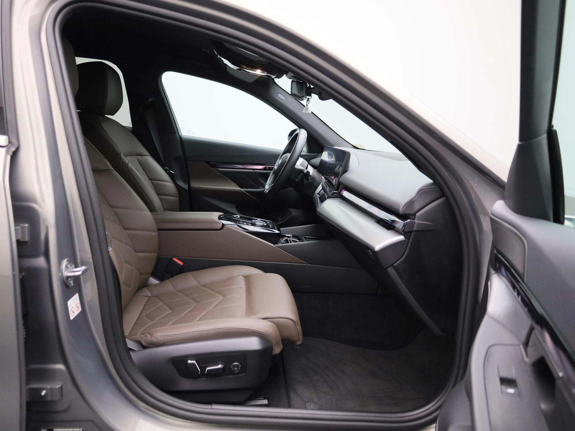 BMW-i5-image-43