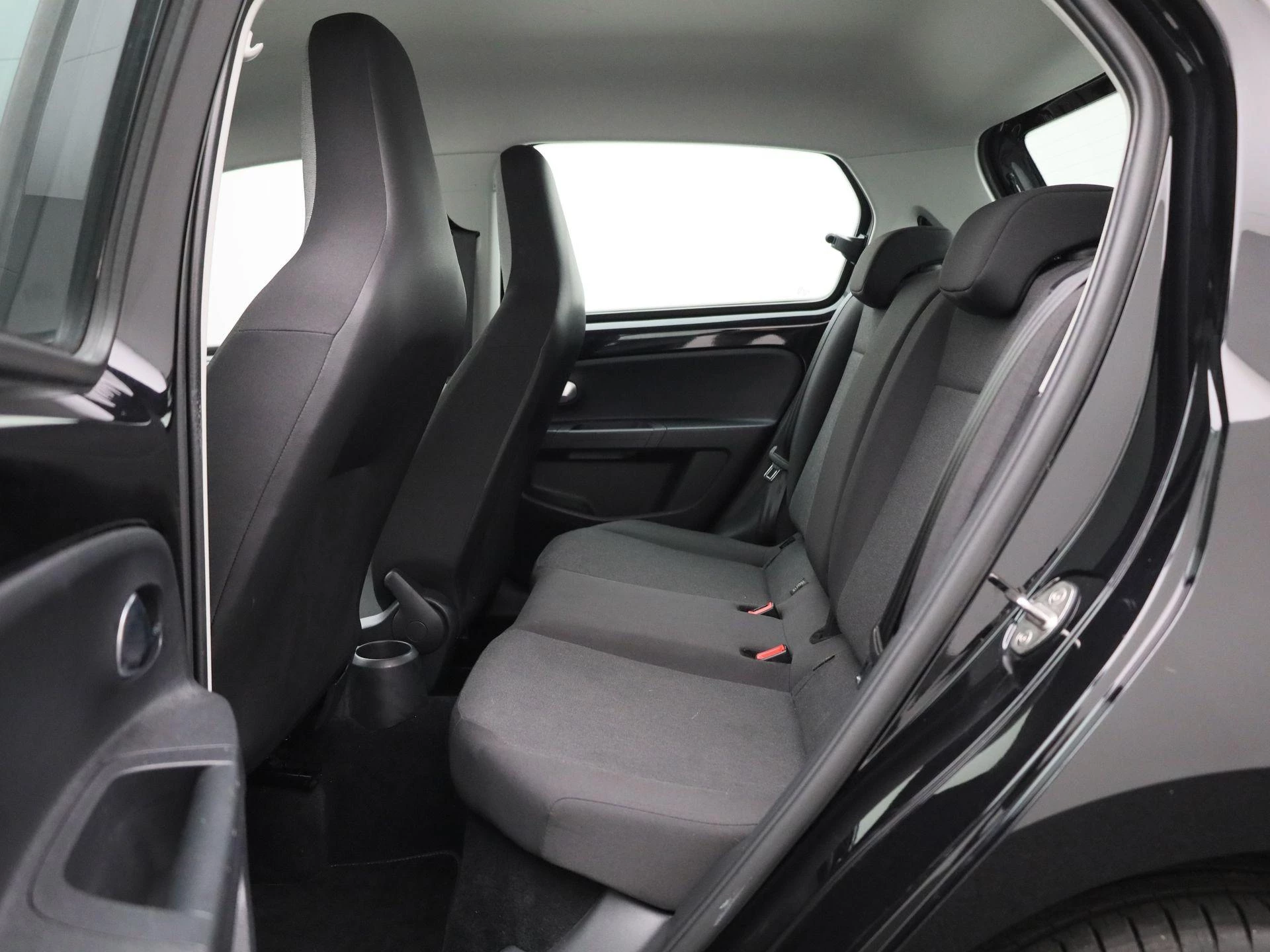Volkswagen-up!-image-11