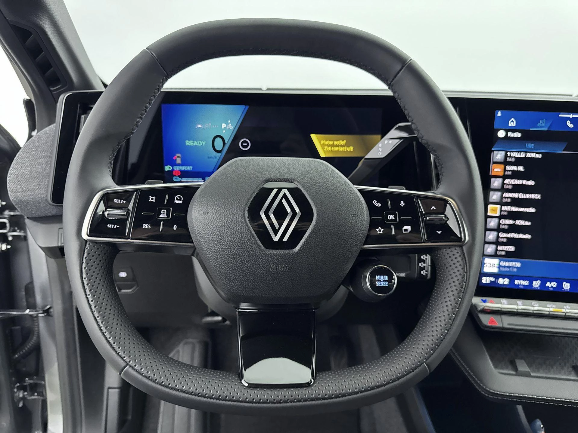 Renault-Megane E-Tech-image-5