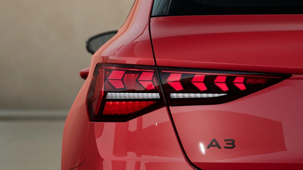Audi A3 Sportback 35 TFSI UPE 57.400 S line Matrix 19"