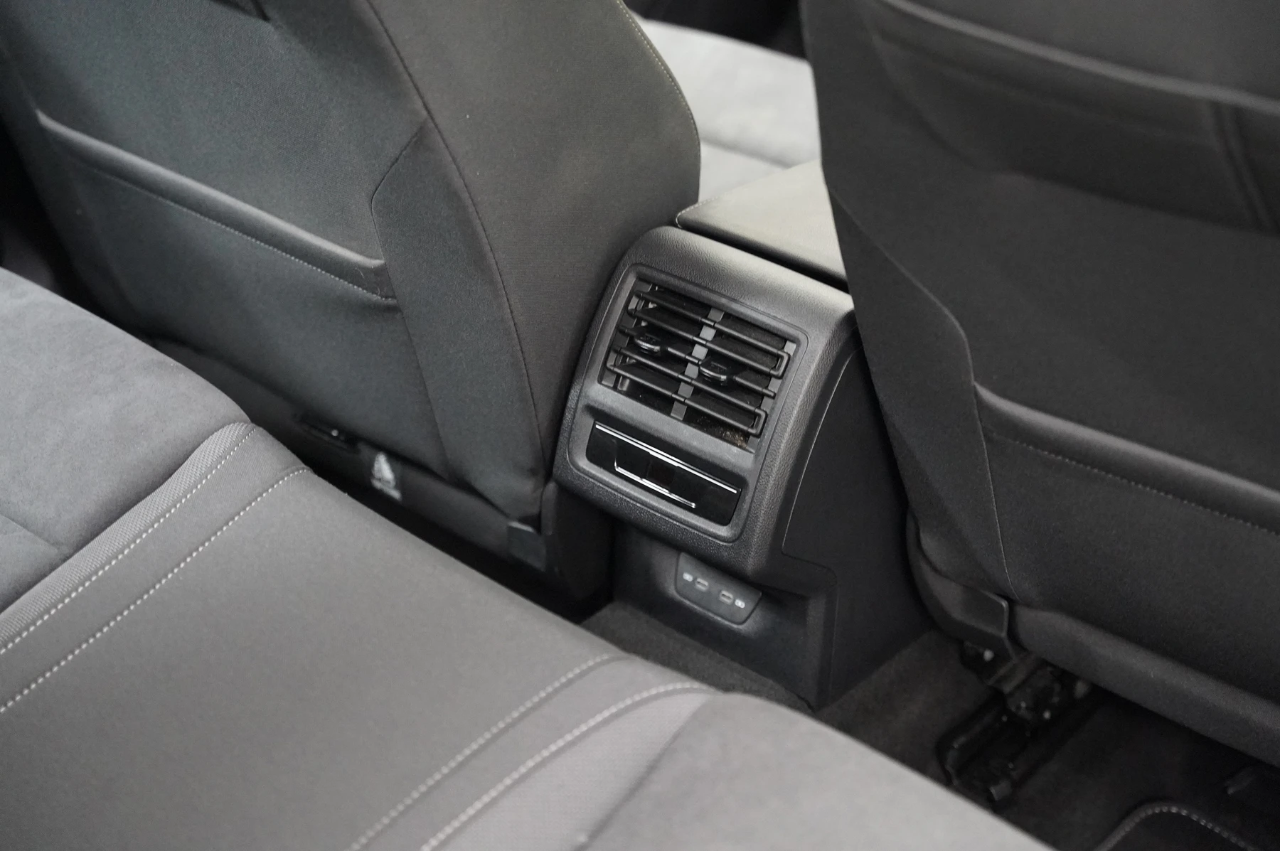 Volkswagen-Golf-image-29