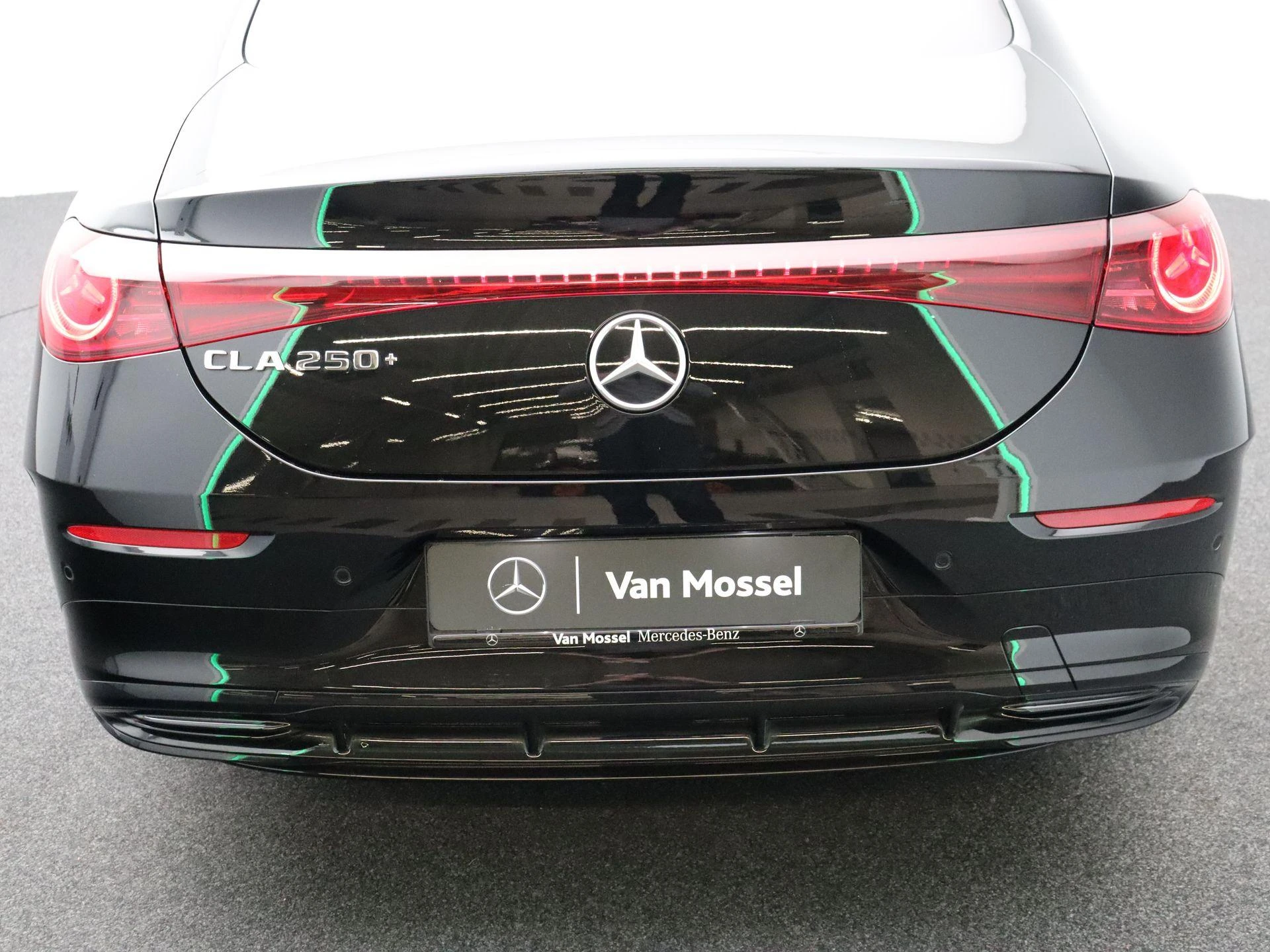 Mercedes-Benz-CLA-image-23