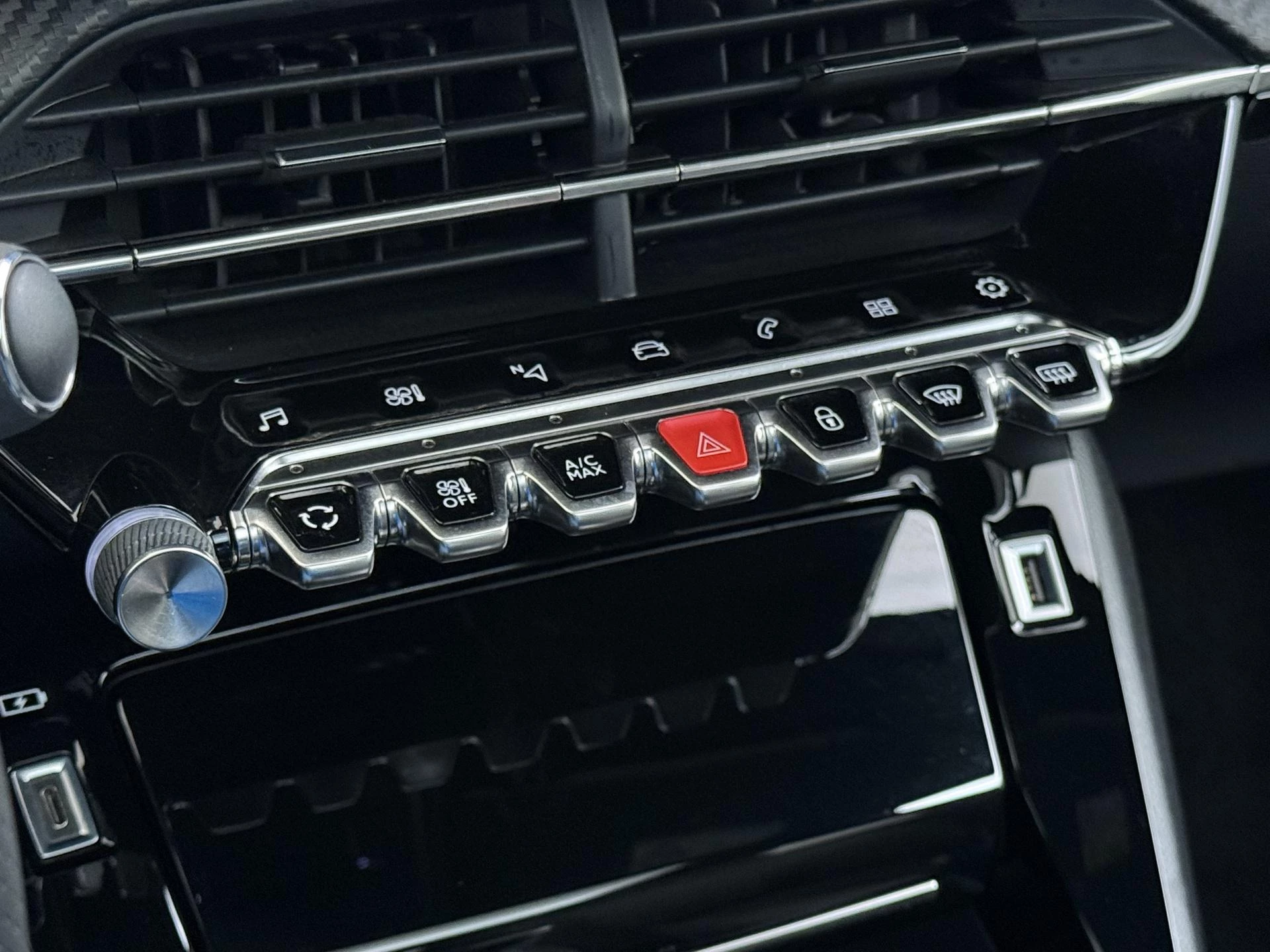 Peugeot-208-image-28