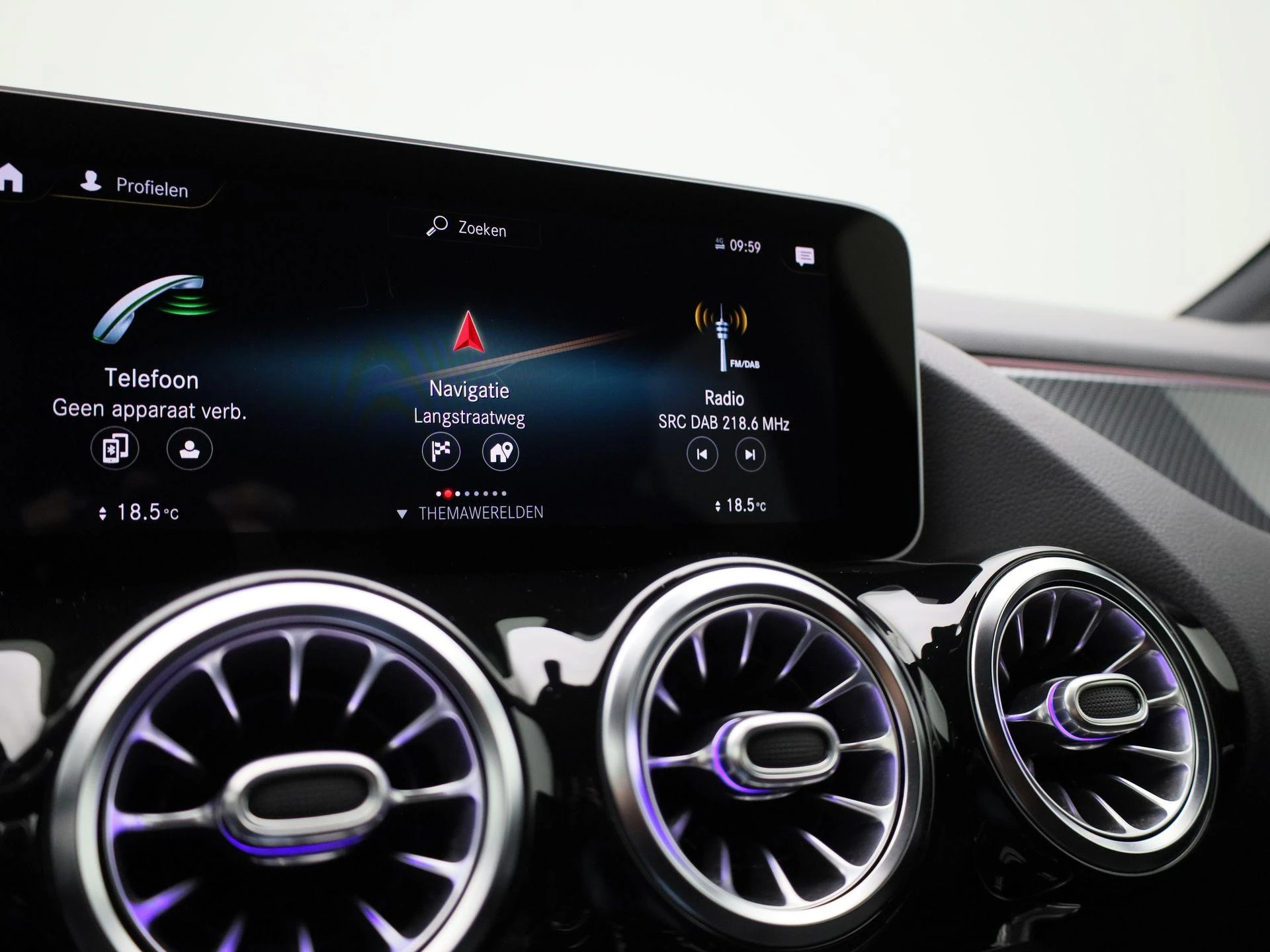 Mercedes-Benz-GLA-image-15