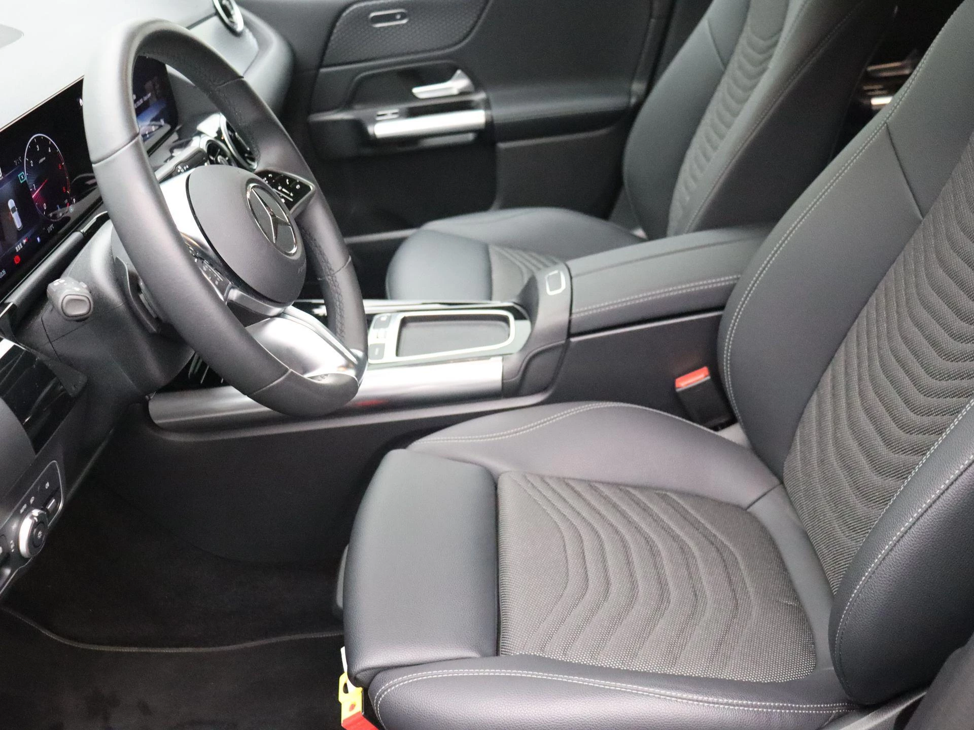 Mercedes-Benz B-Klasse 180 d Business Line + CARPLAY + LED + CAMERA +