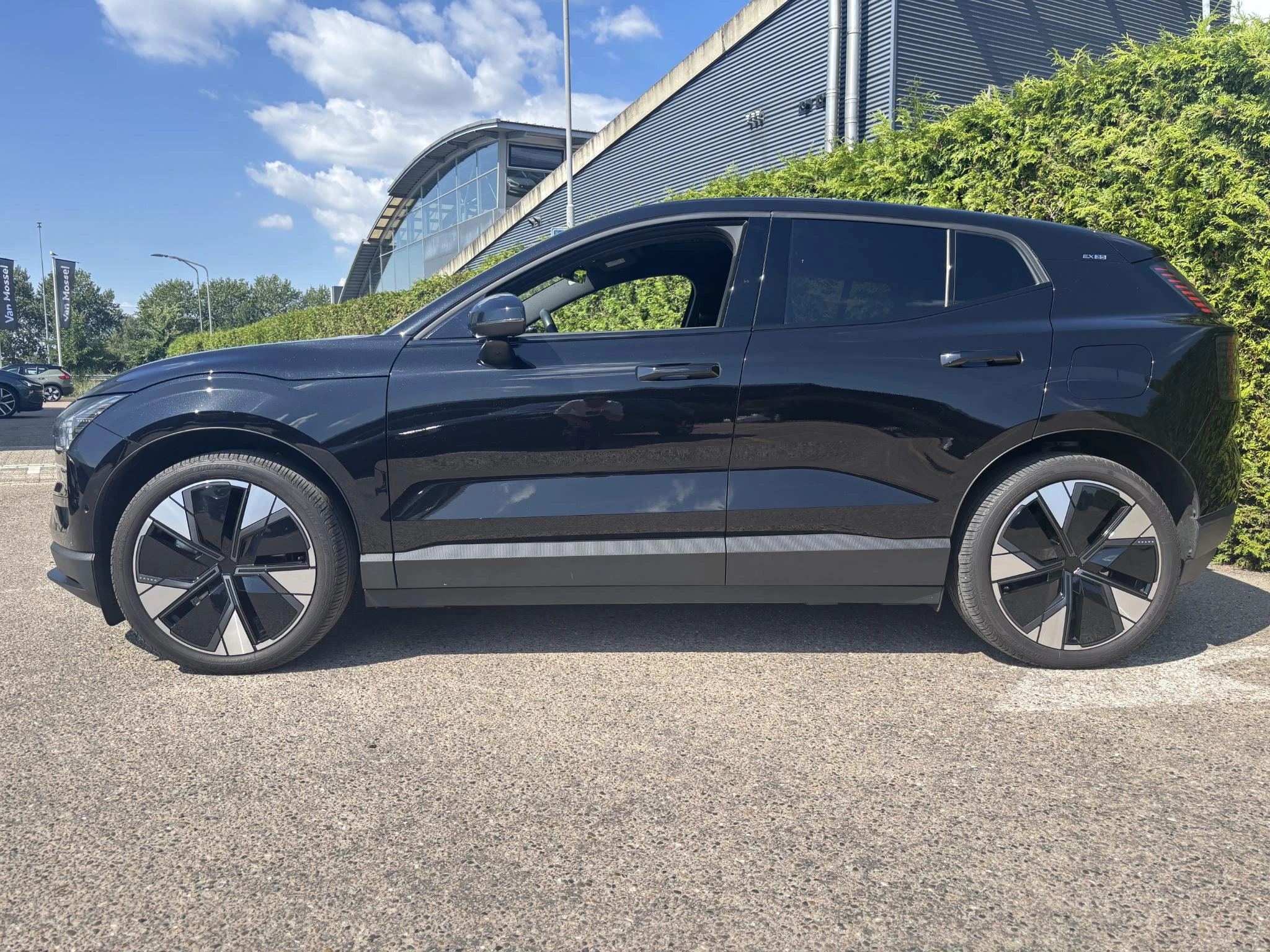 Volvo-EX30-image-2