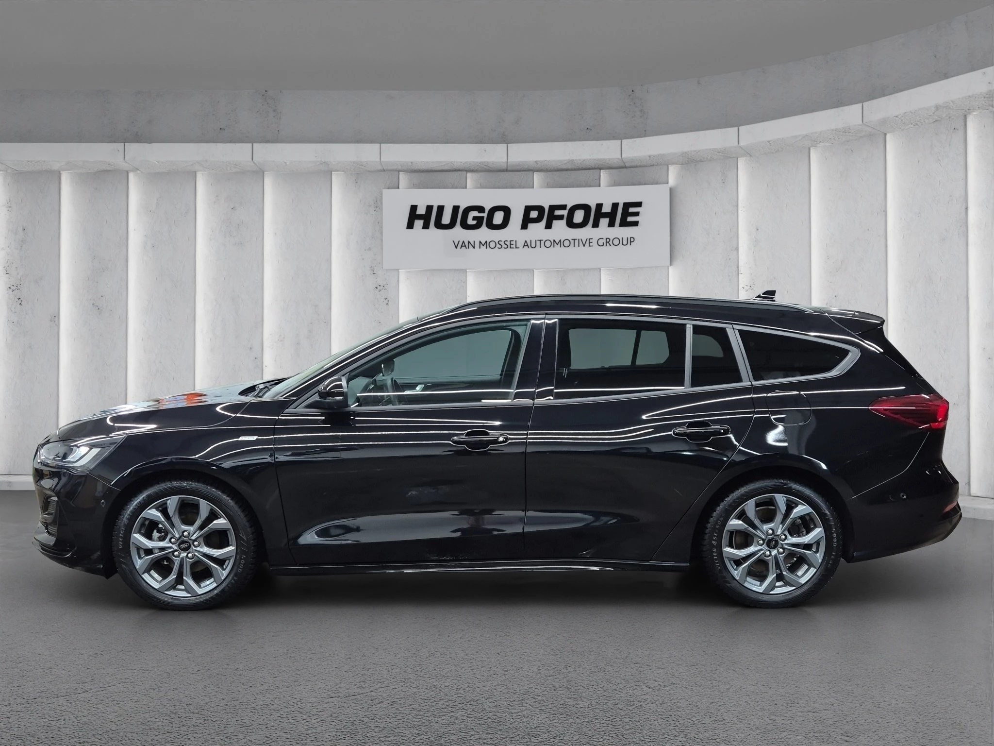 Ford Focus ST-Line X Turnier Aut.*AHK*ACC*HUD*KAM*NAVI*WINTER-PKT.
