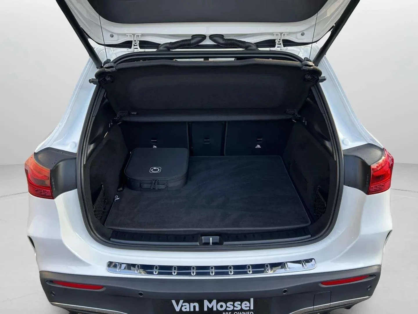 Mercedes-Benz-EQA-image-20