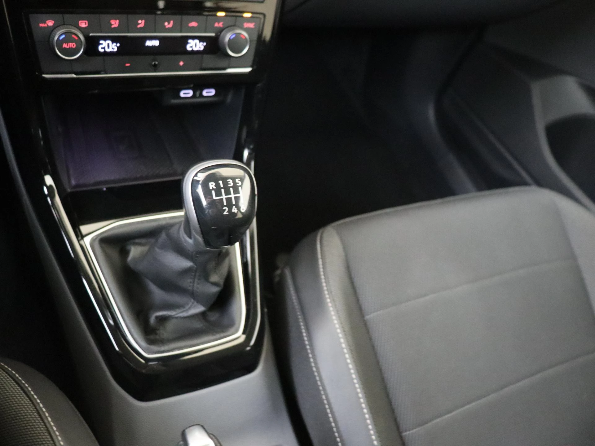 Volkswagen-T-Cross-image-18