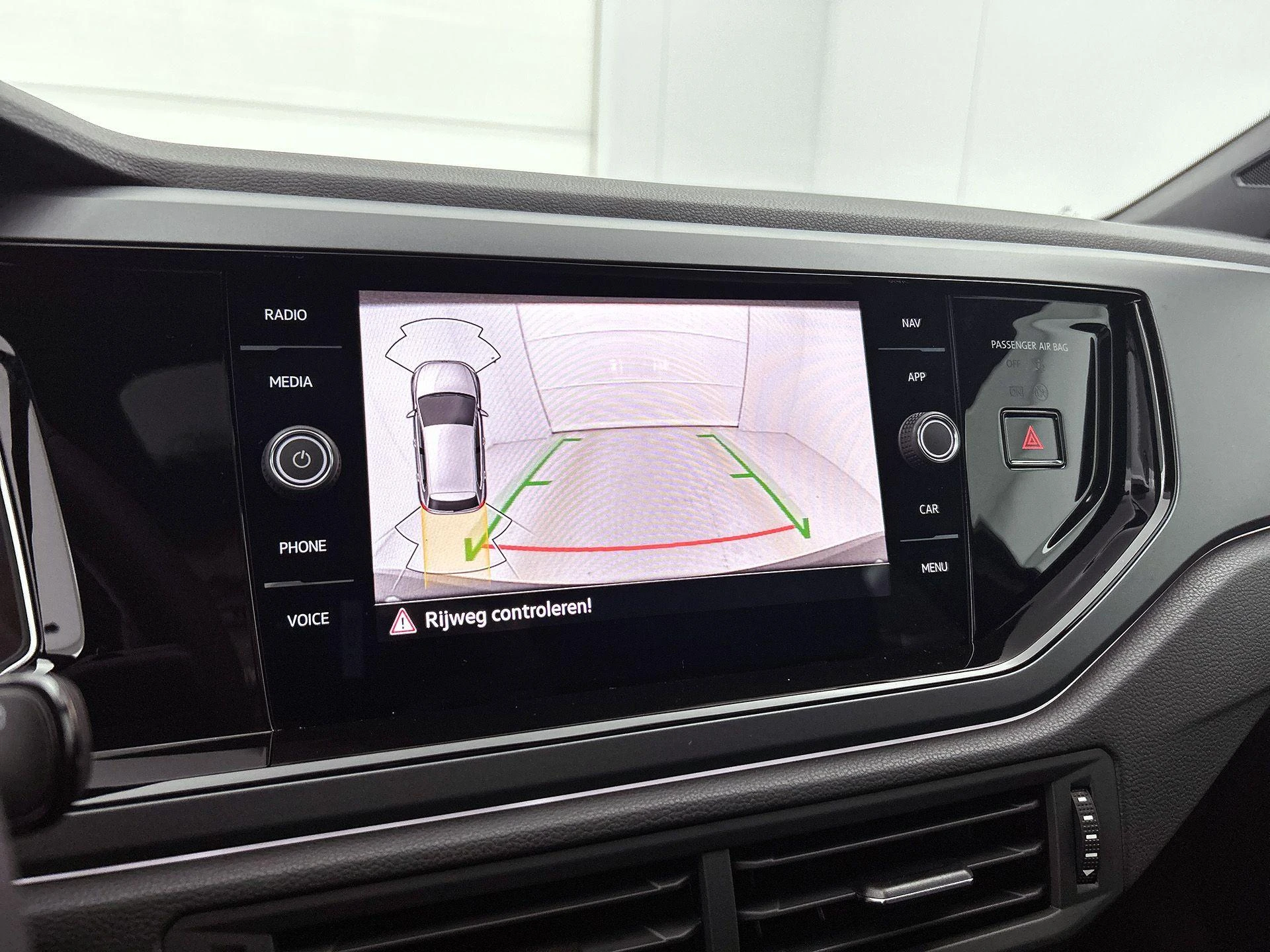 Volkswagen-Polo-image-12
