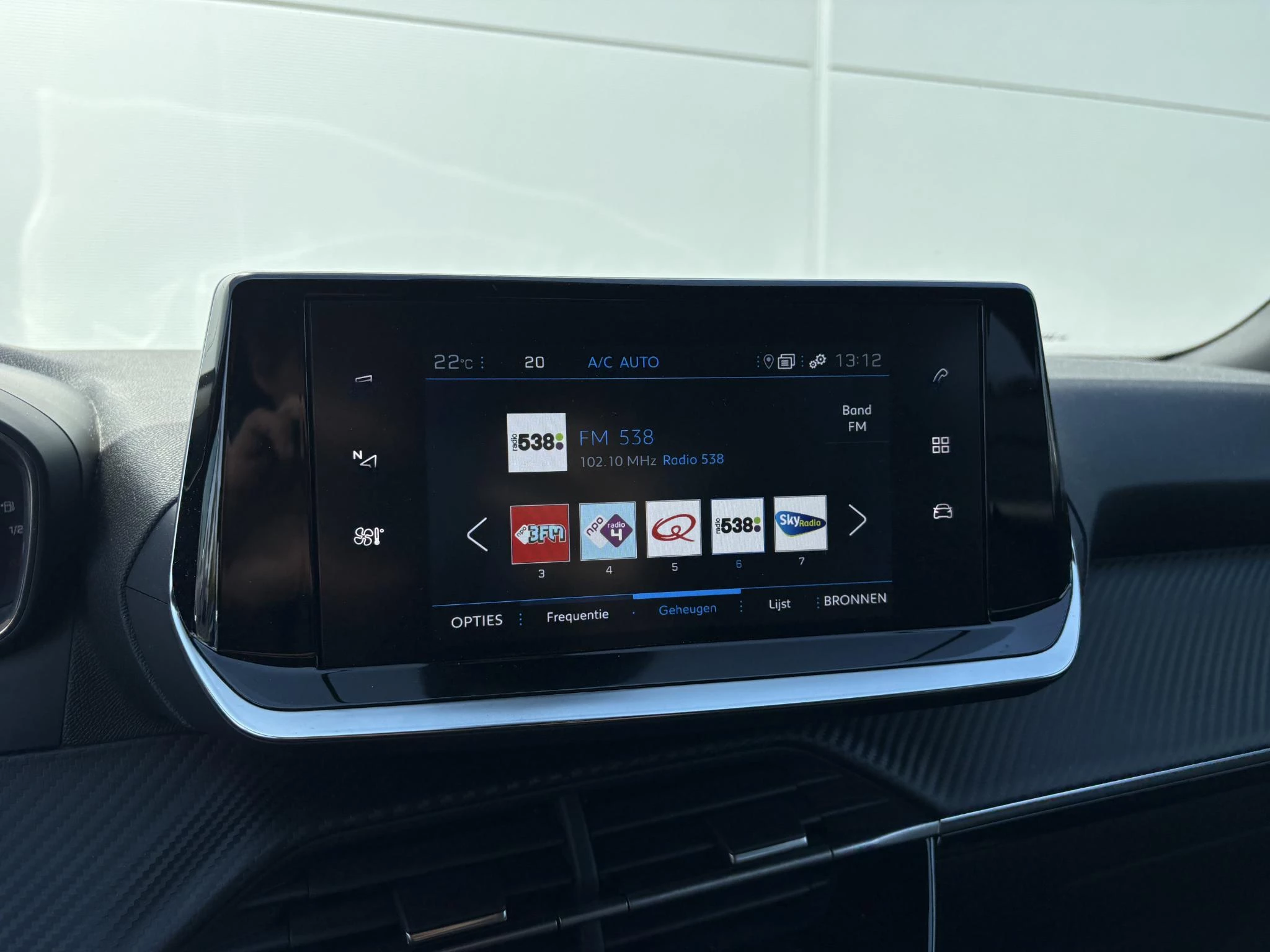 Peugeot-2008-image-17