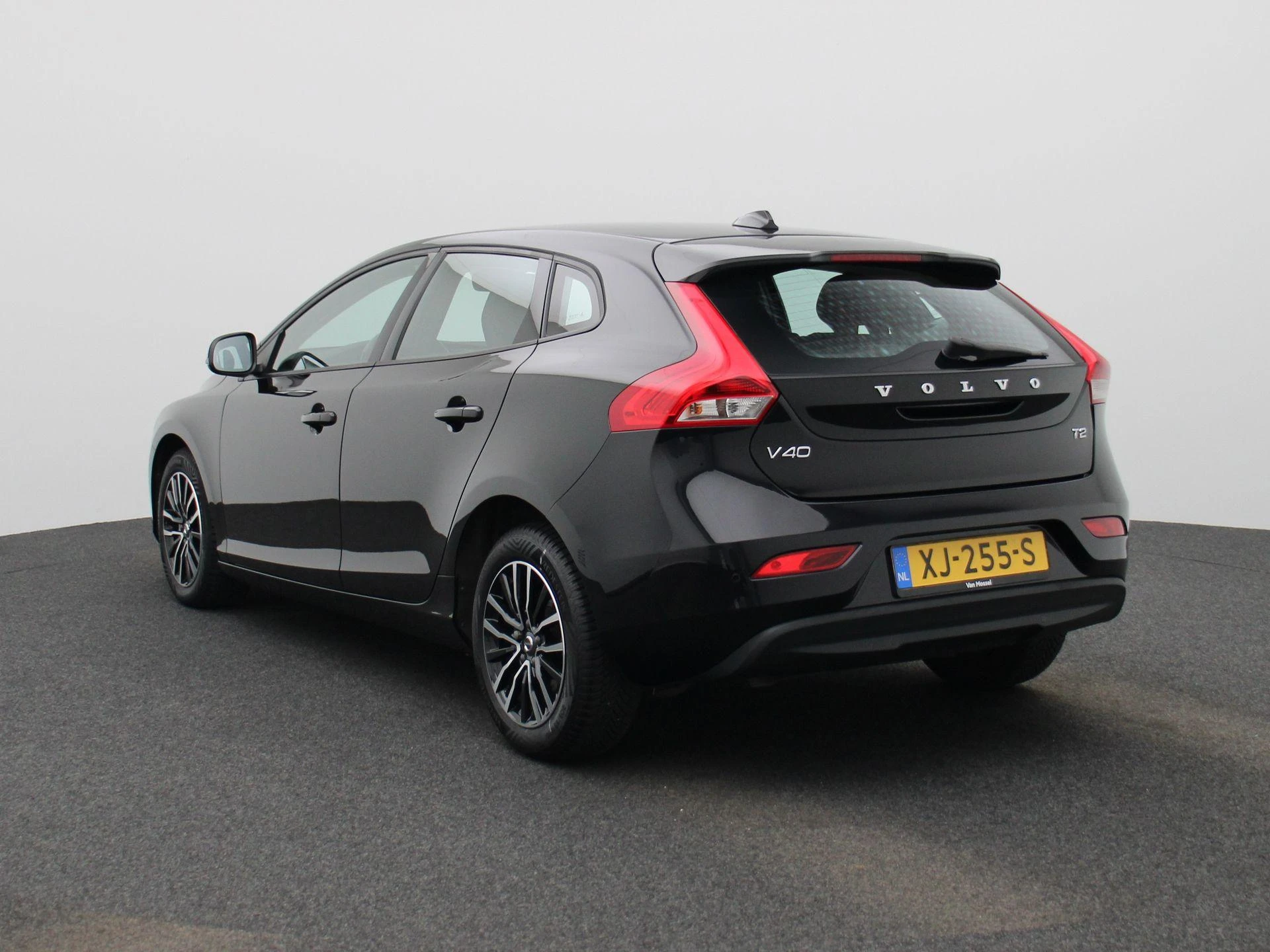 Volvo-V40-image-1