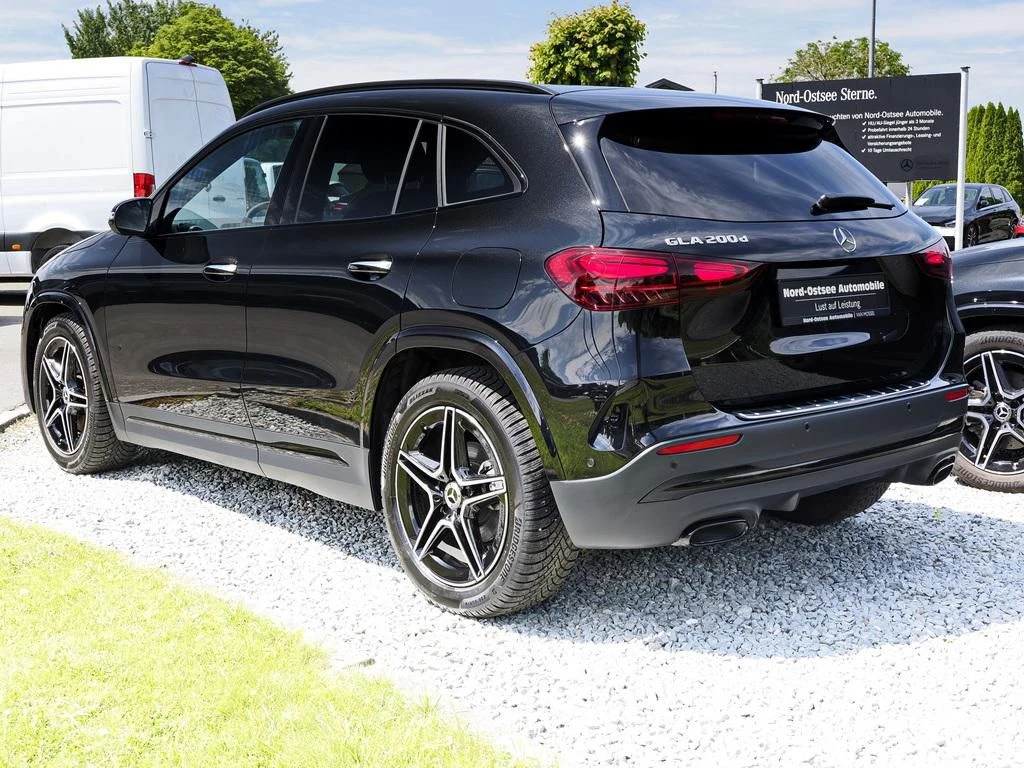 Mercedes-Benz-GLA 200 d-image-5