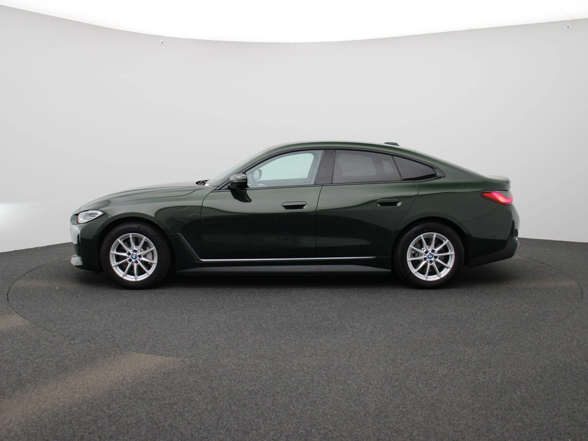 BMW-i4-image-3