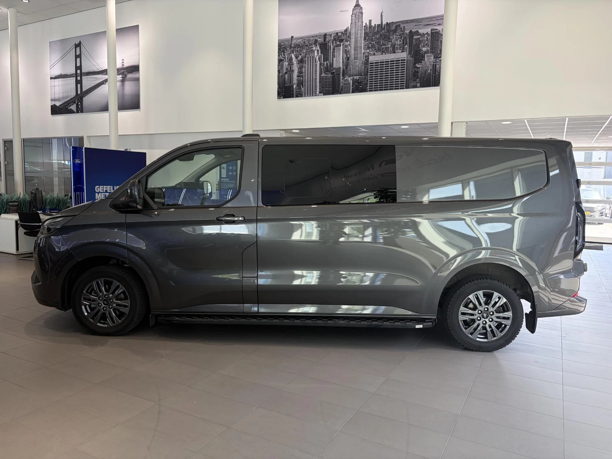 Ford Transit Custom 320 2.5 PHEV L2H1 Limited DC