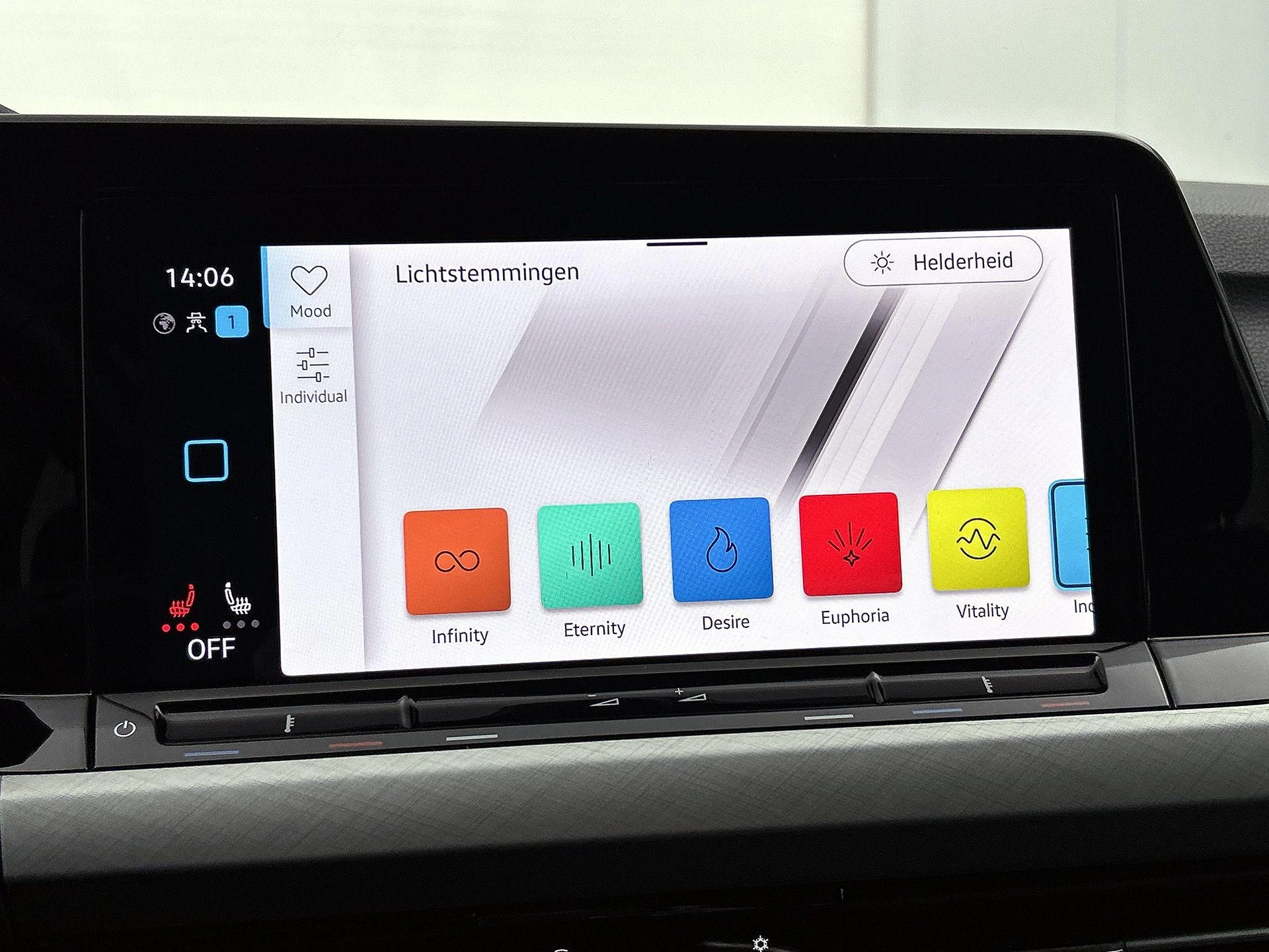 Volkswagen-Golf-image-39