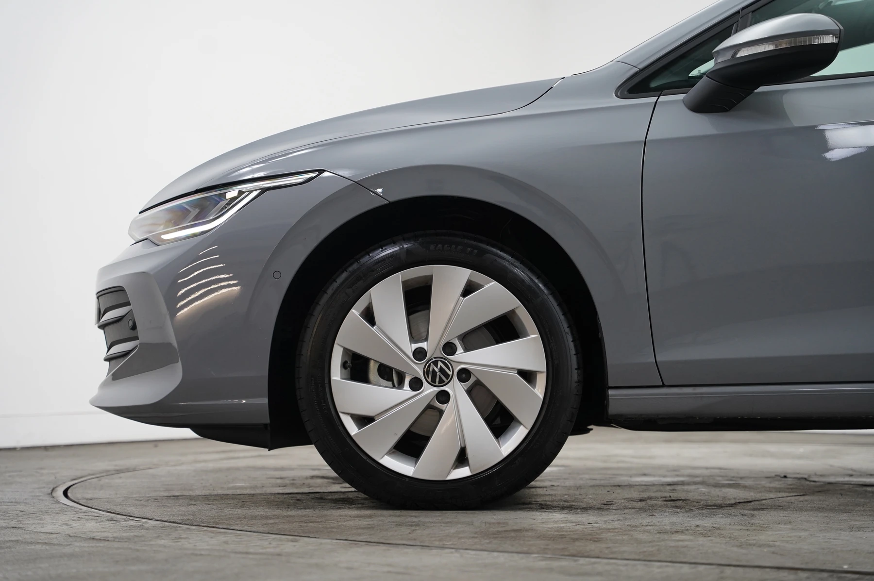 Volkswagen-Golf-image-4