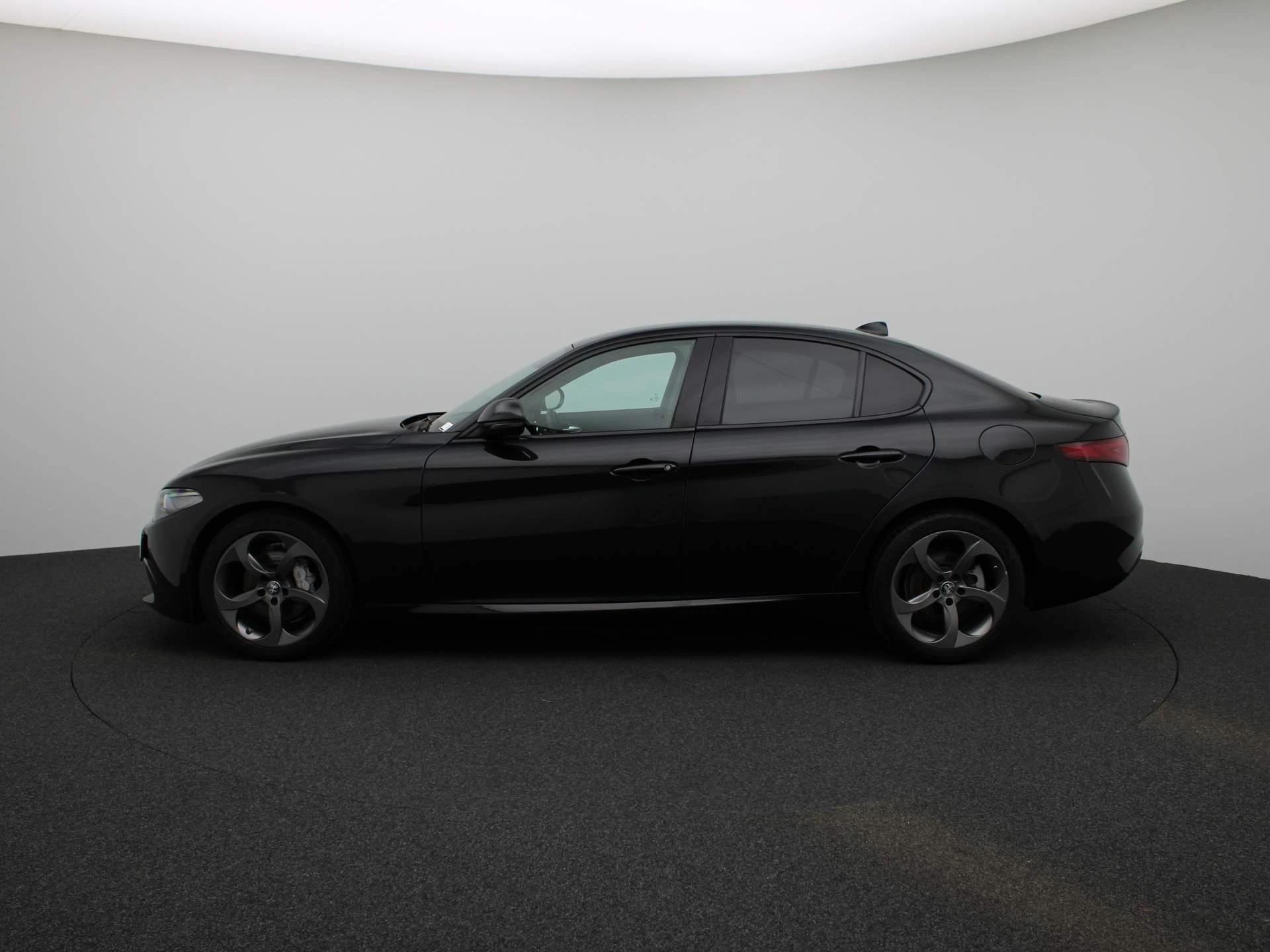 Alfa Romeo-Giulia-image-3