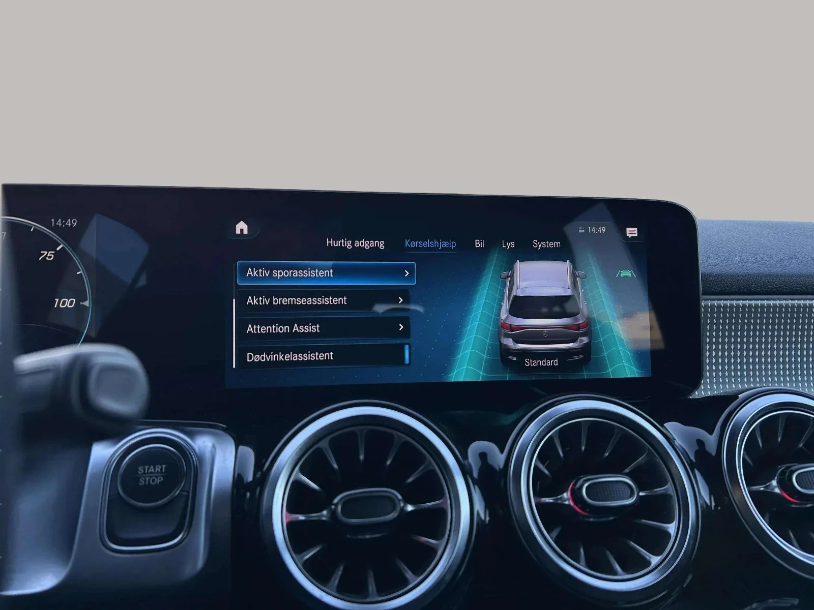 Mercedes-Benz-EQB-image-19