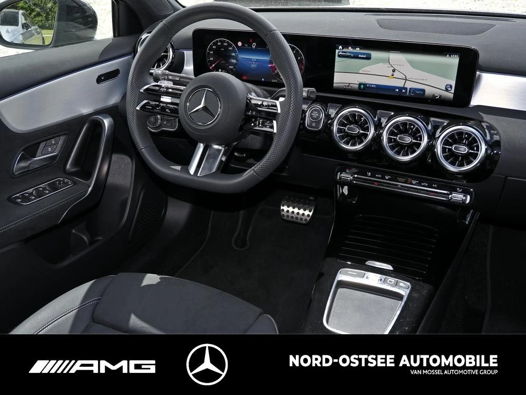 Mercedes-Benz A-Klasse 200 AMG ADV.+ PANO MBUX NIGHT AMG Line